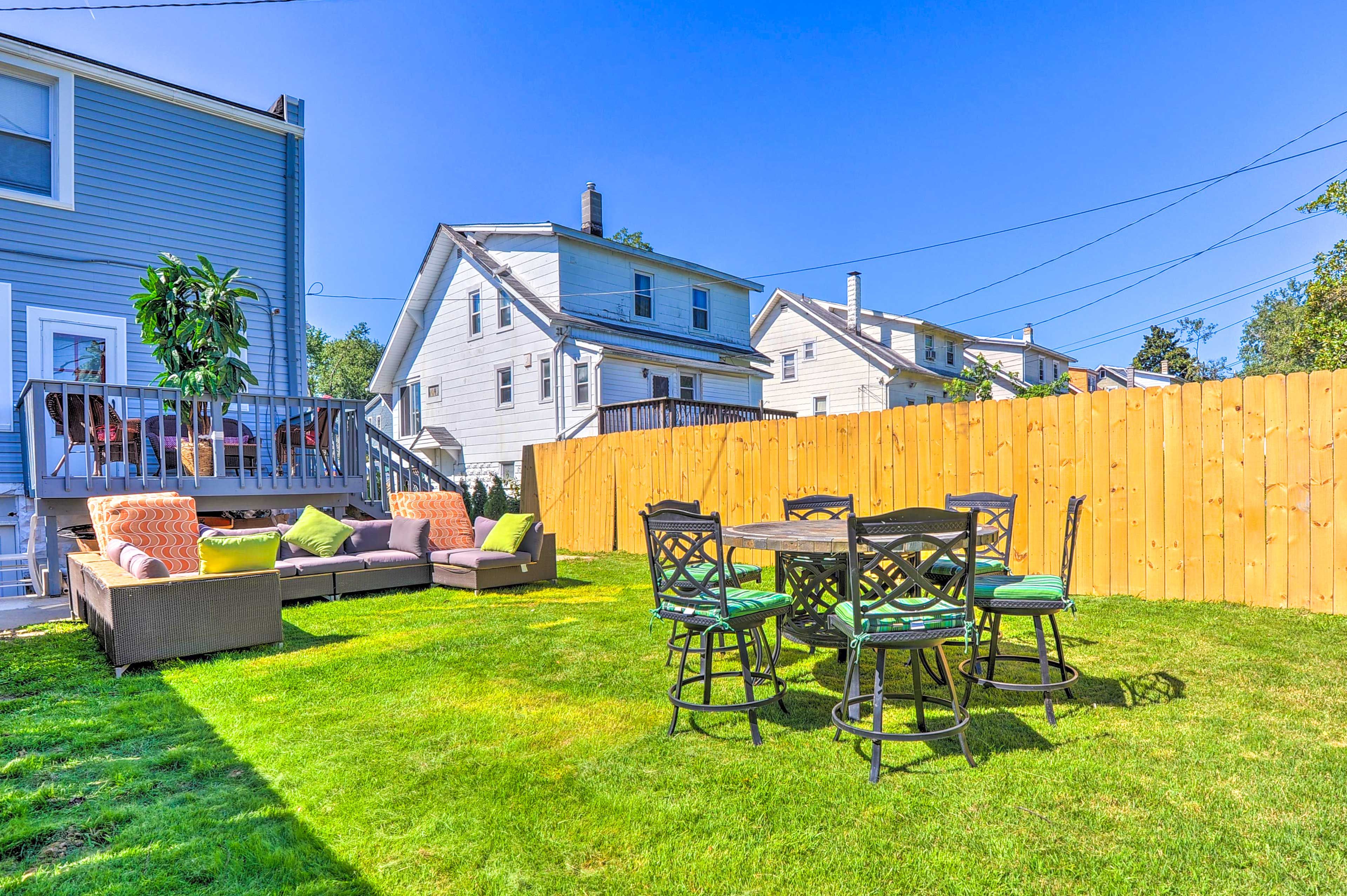 Fenced Backyard | Lounge & Dining Area | 3-Story Duplex