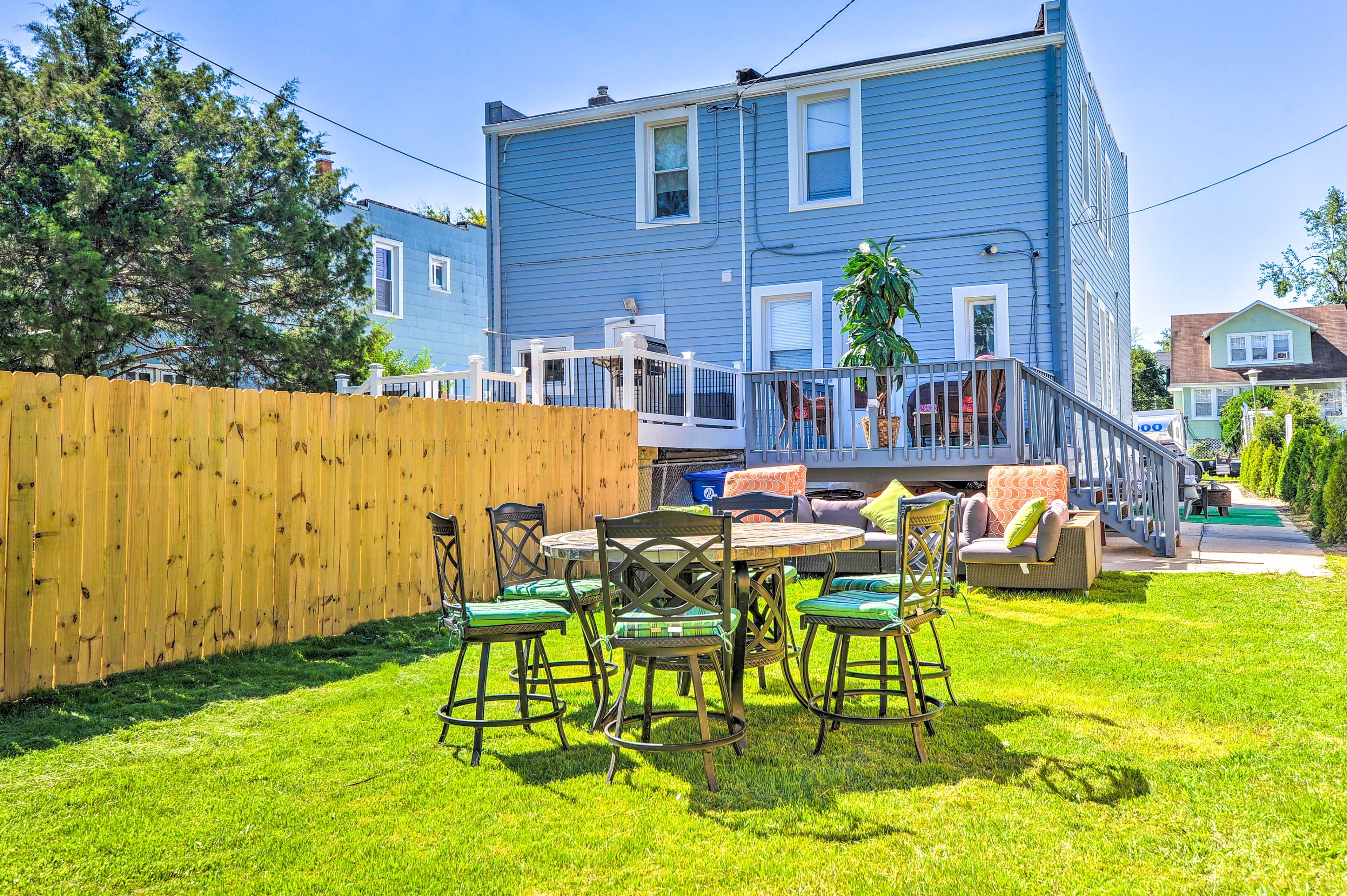Fenced Yard | Dining & Lounge Area