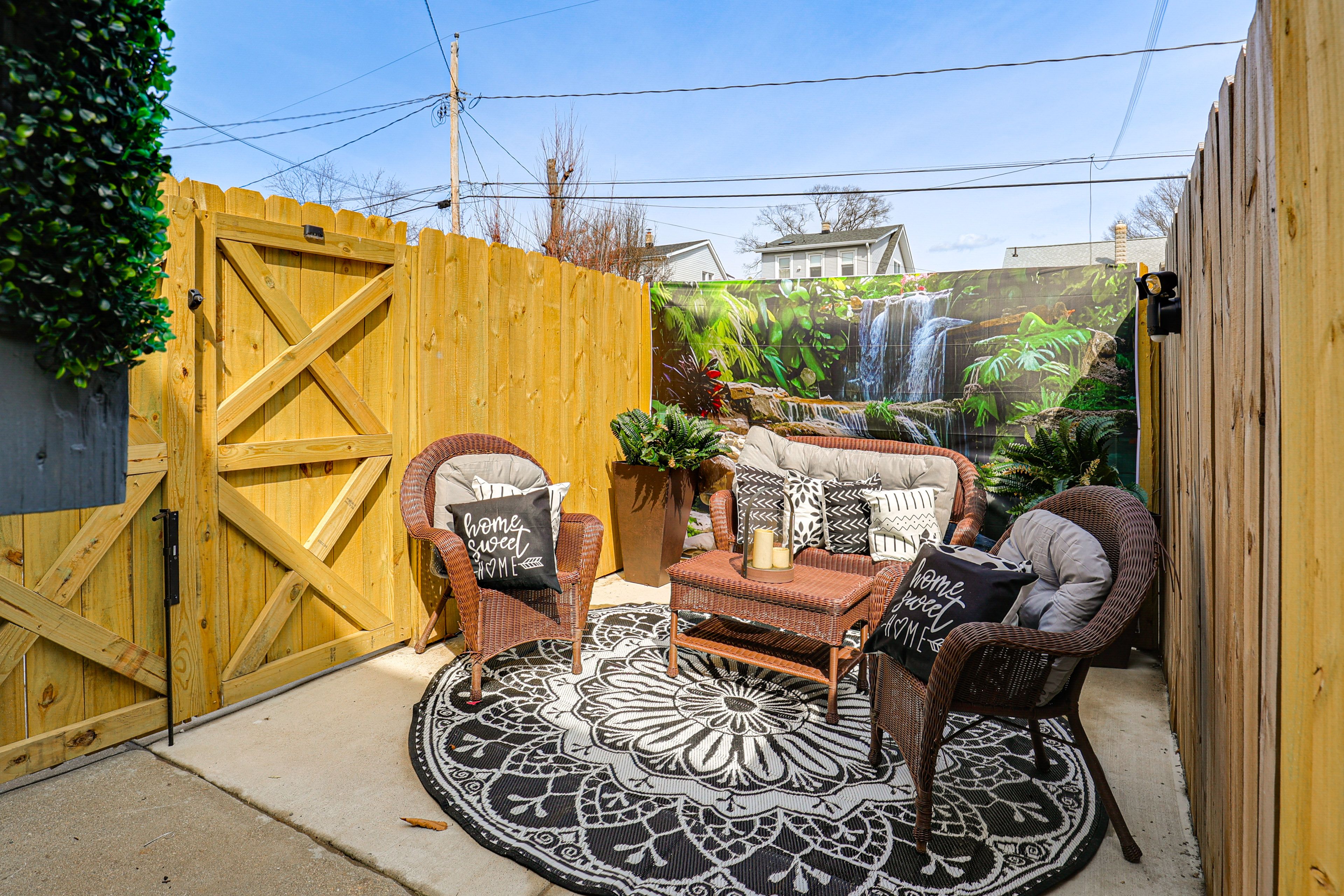 Furnished Patio