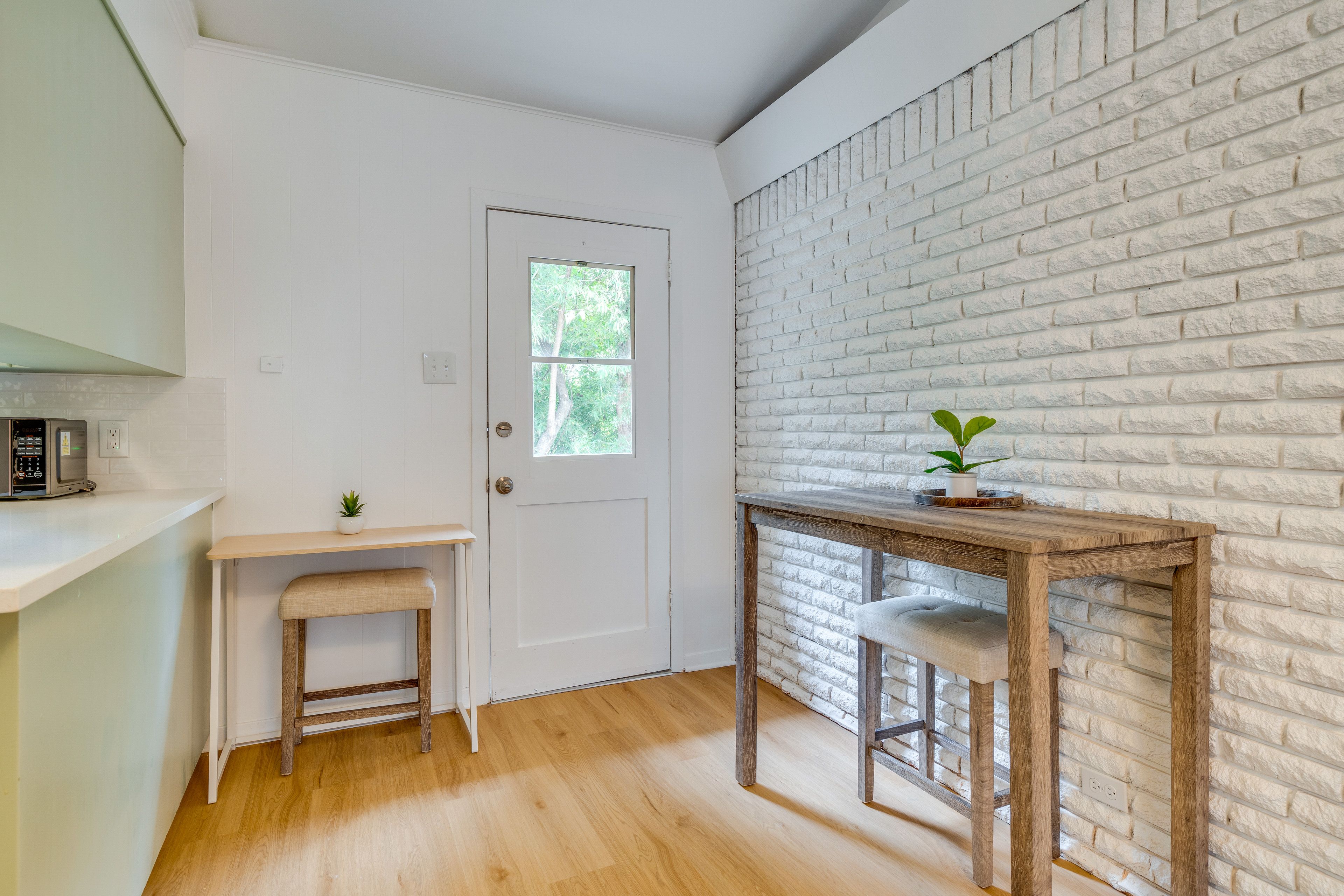 Unit A | Breakfast Bar