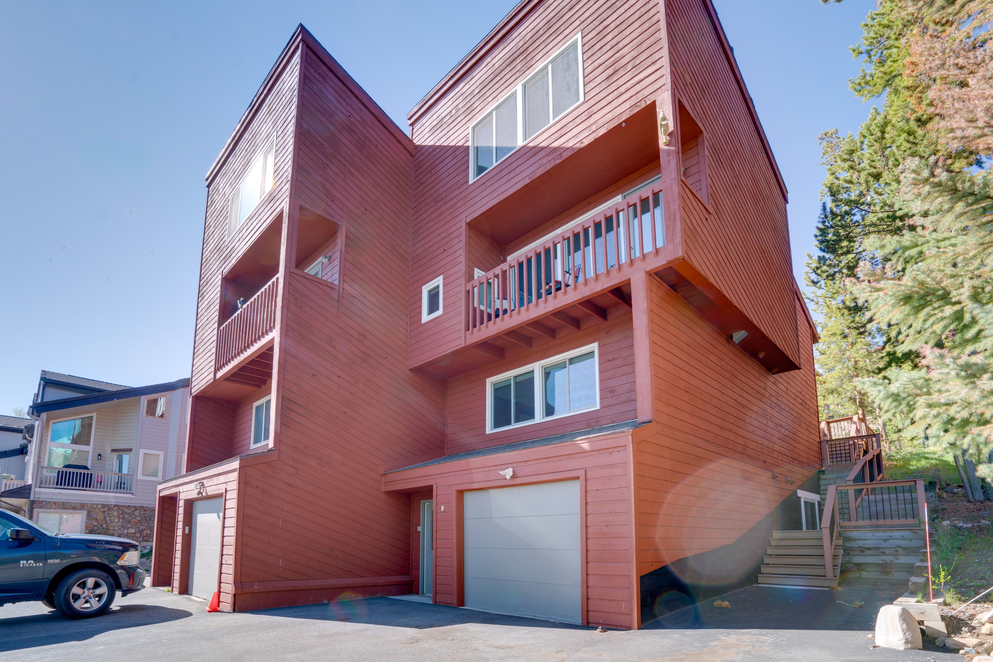Exterior | Parking | Garage (1 Vehicle) | Driveway (3 Vehicles)
