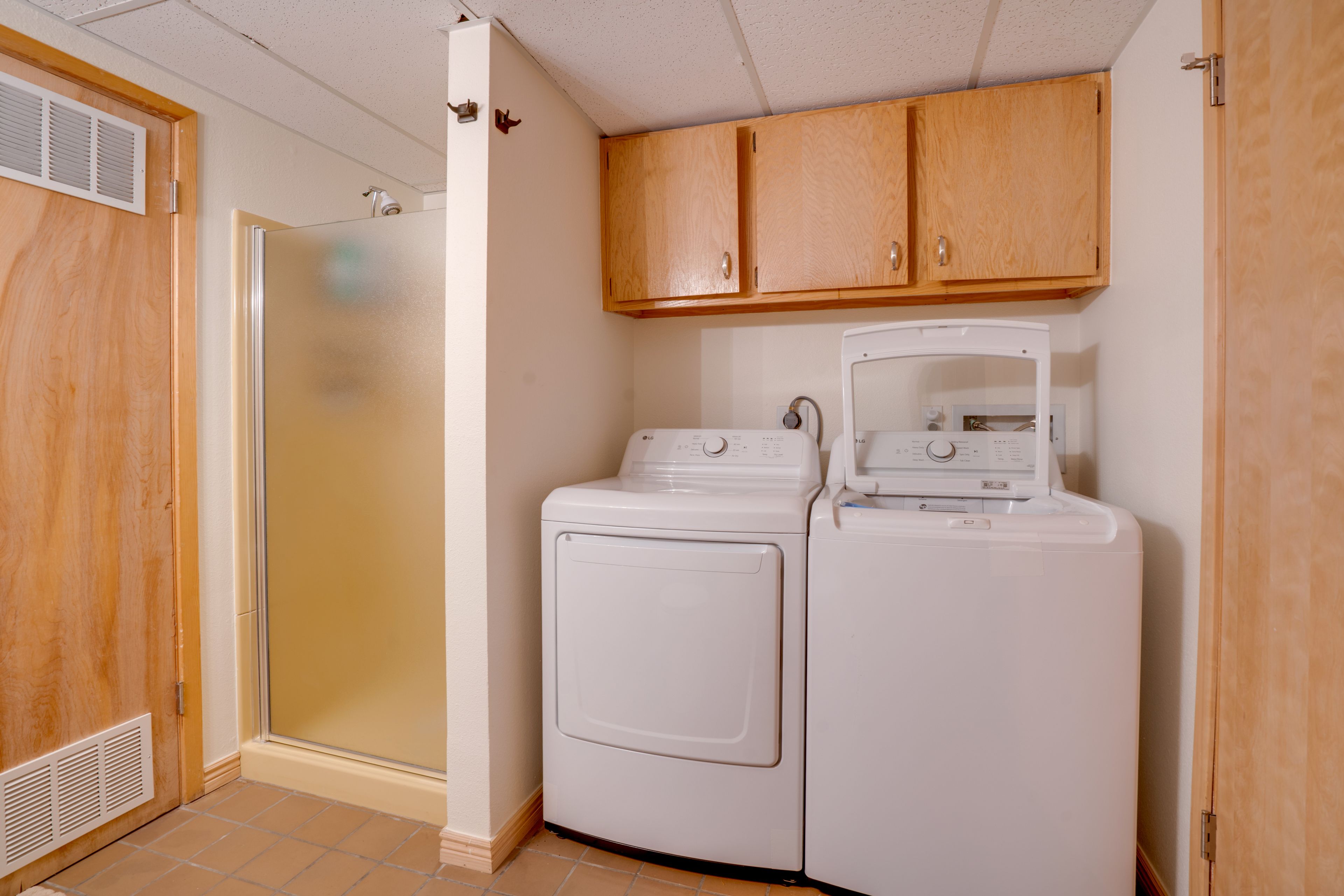 Washer & Dryer | Upper Level