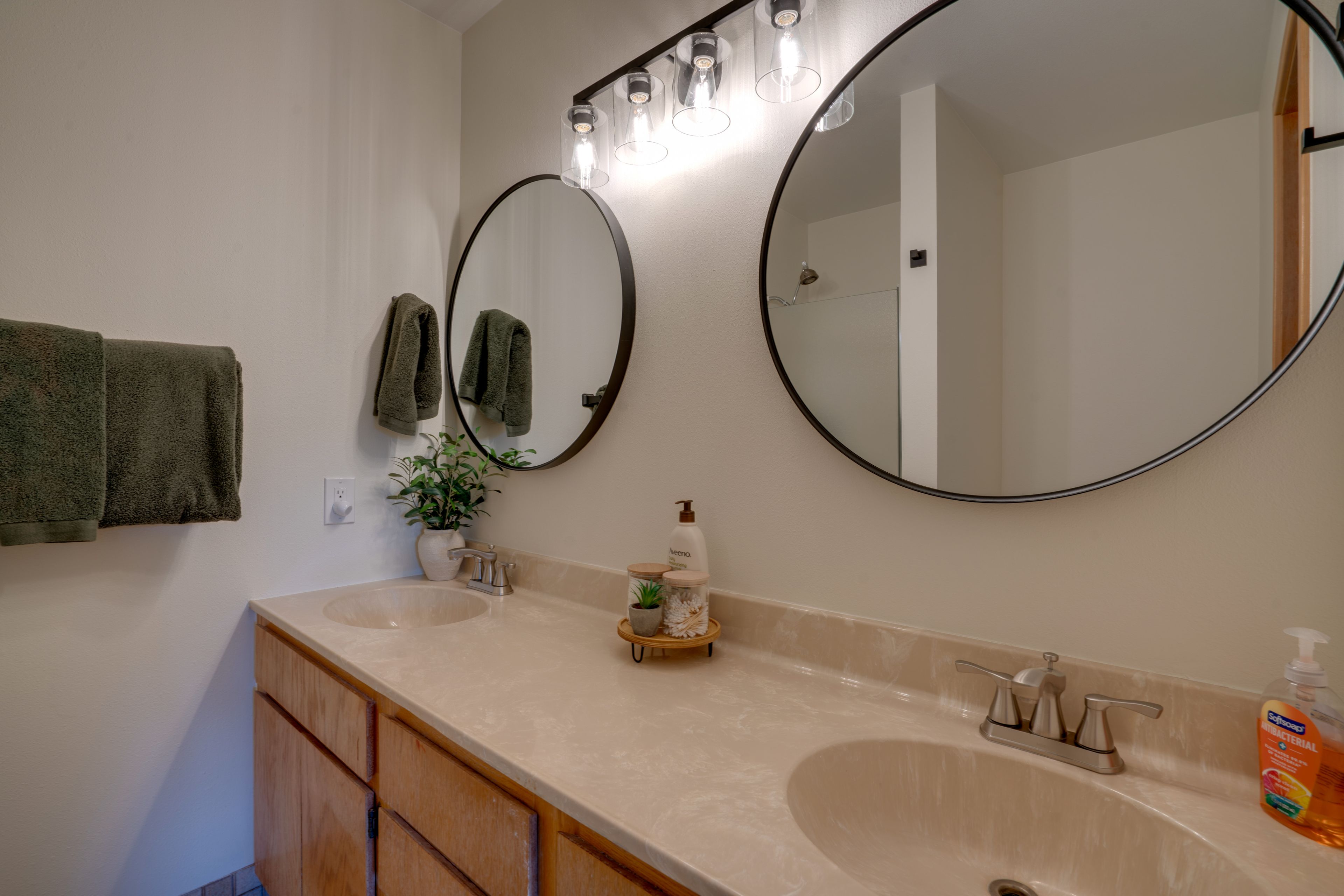 Full Bath | Upper Level