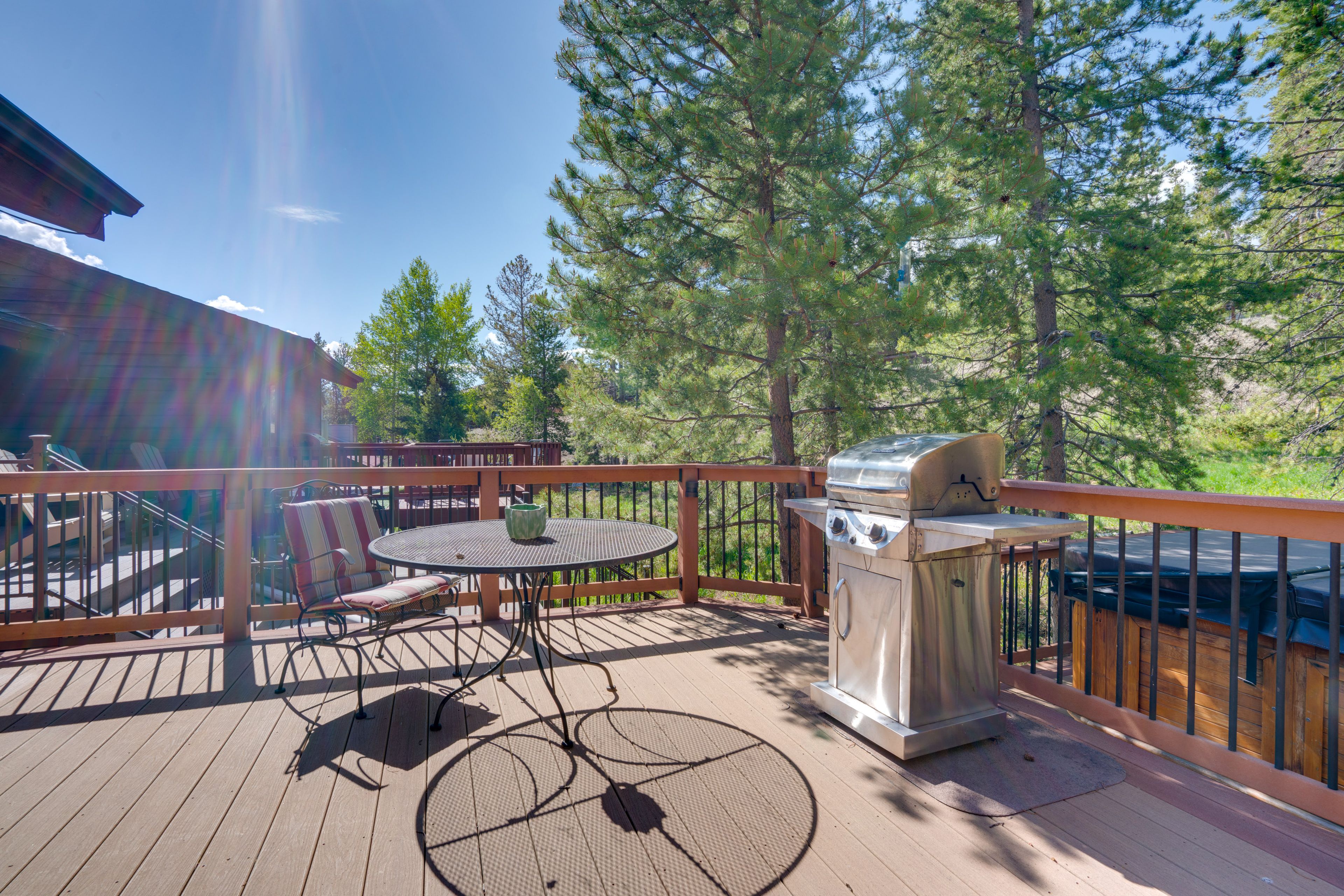 Deck w/ Dining | Gas Grill