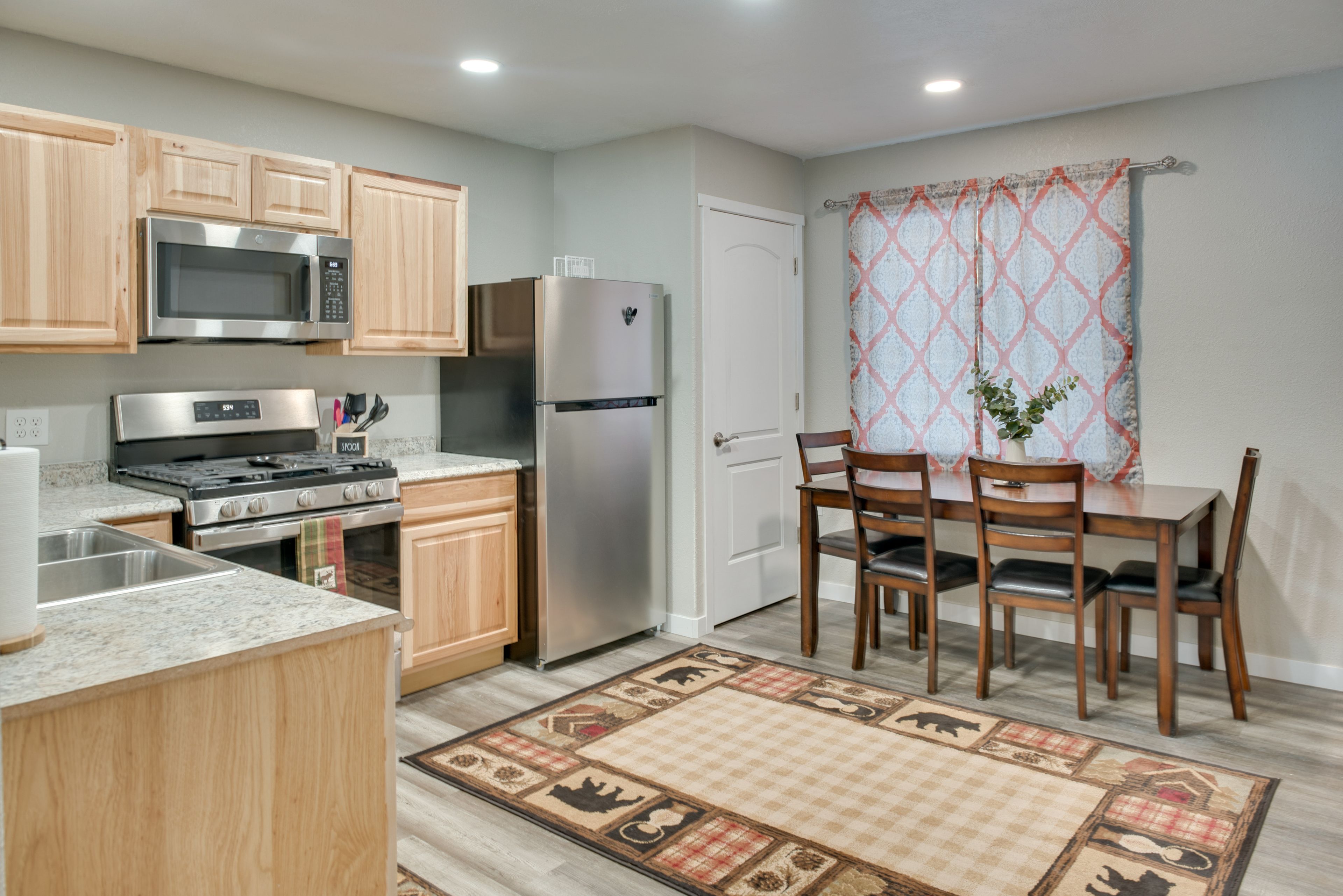 Eat-In Kitchen | Unit 1