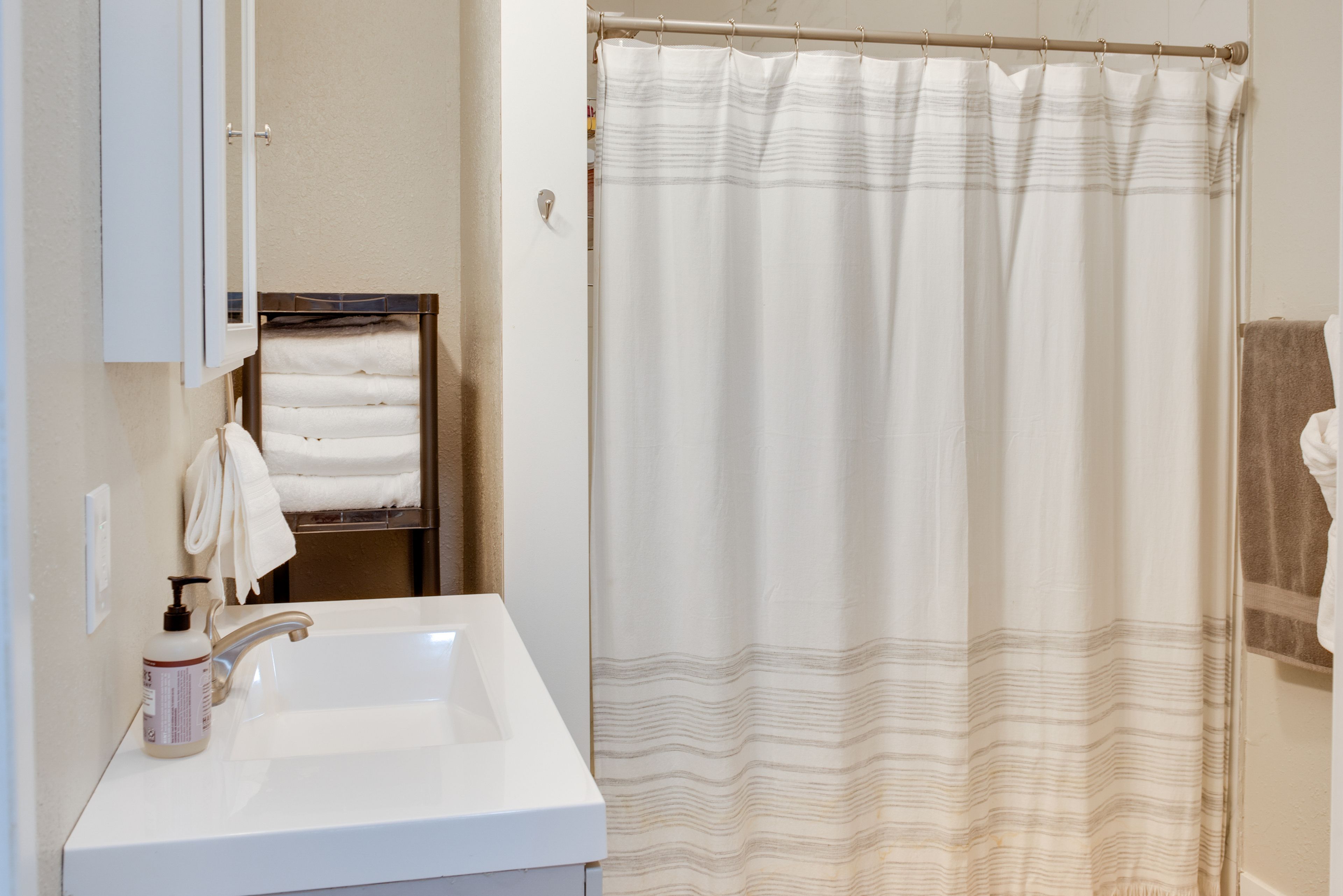 Full Bathroom | Unit 1