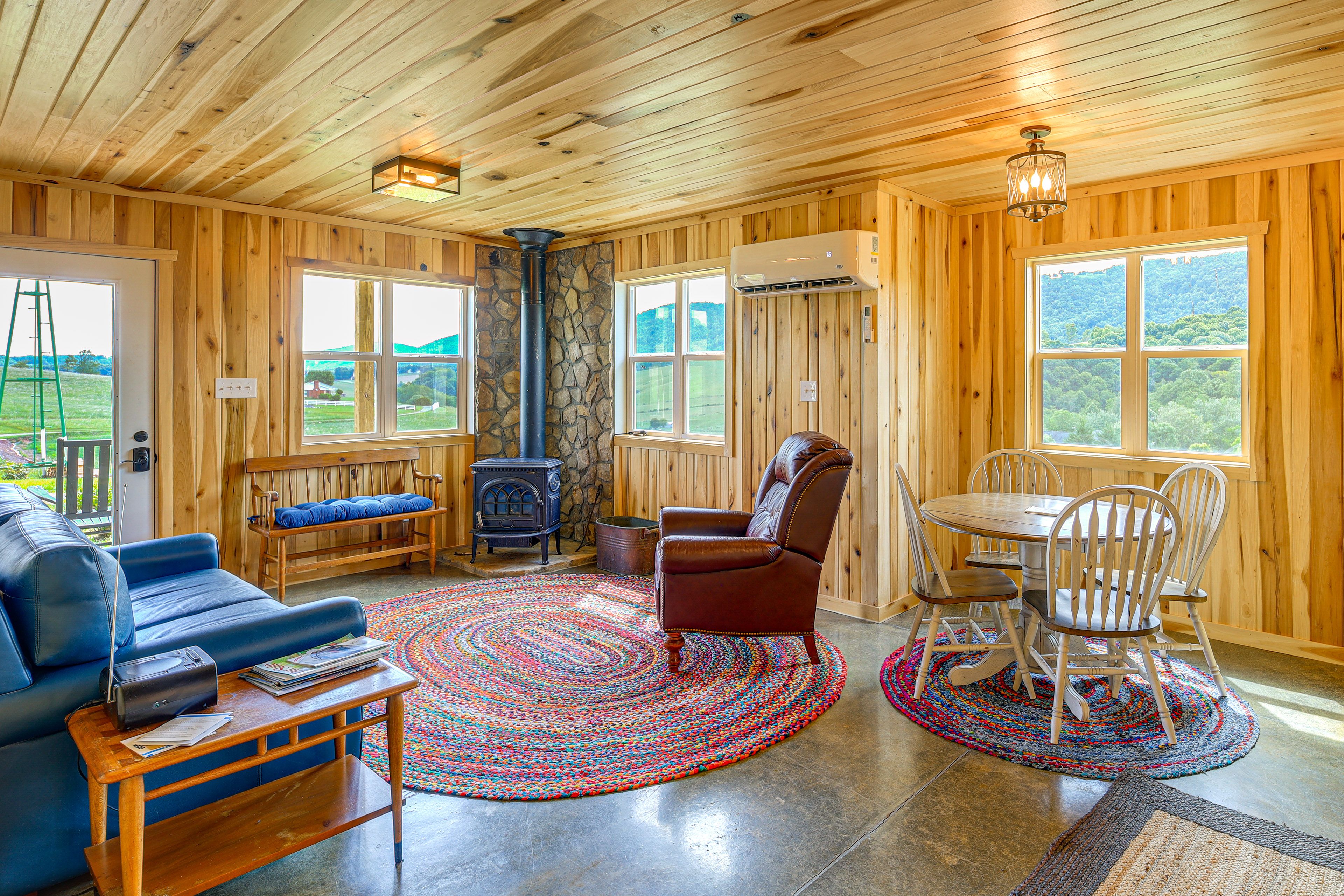 Living Area | Dining Table