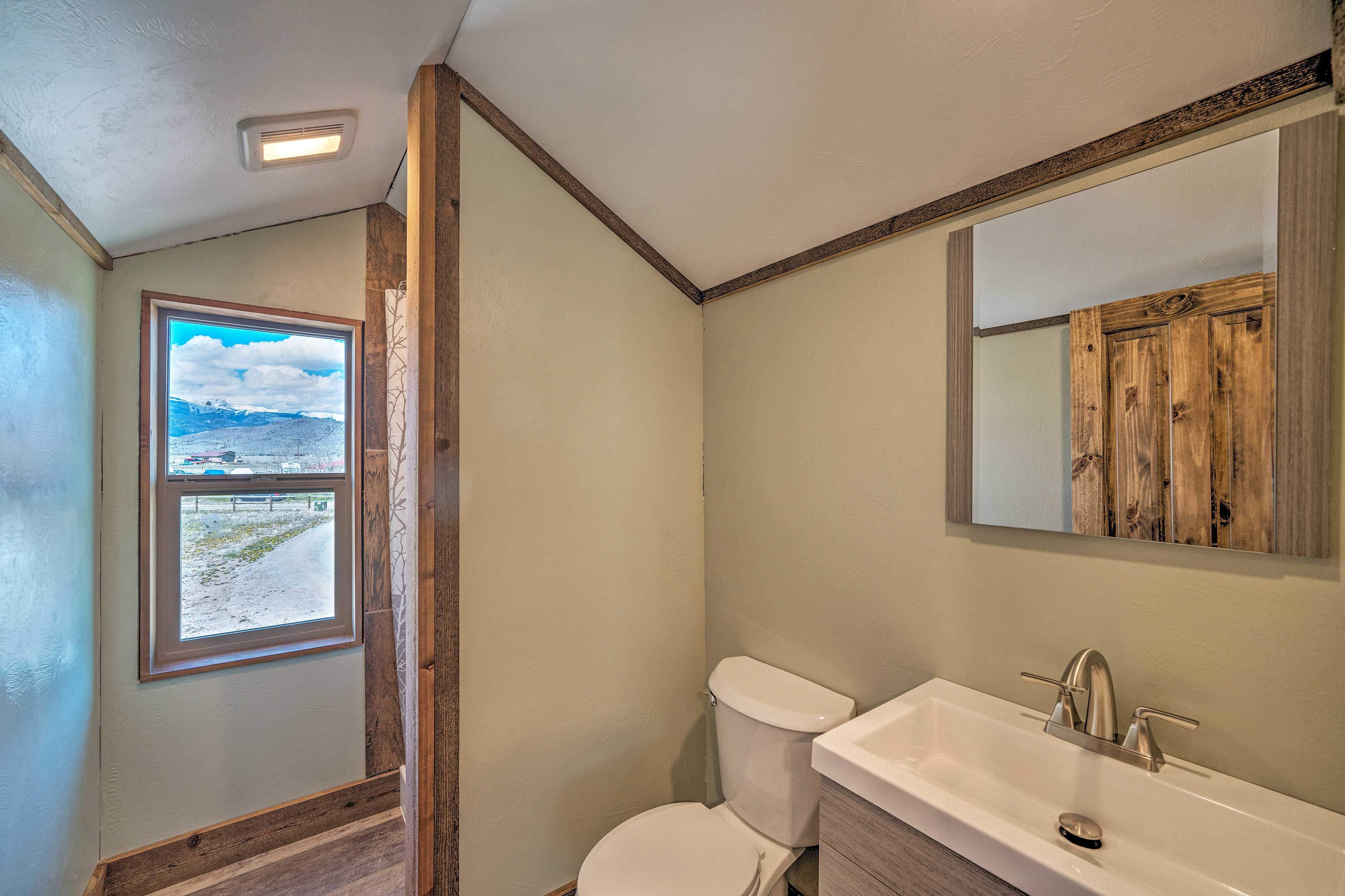 Yellowstone Cabin | Bathroom | 2nd Floor