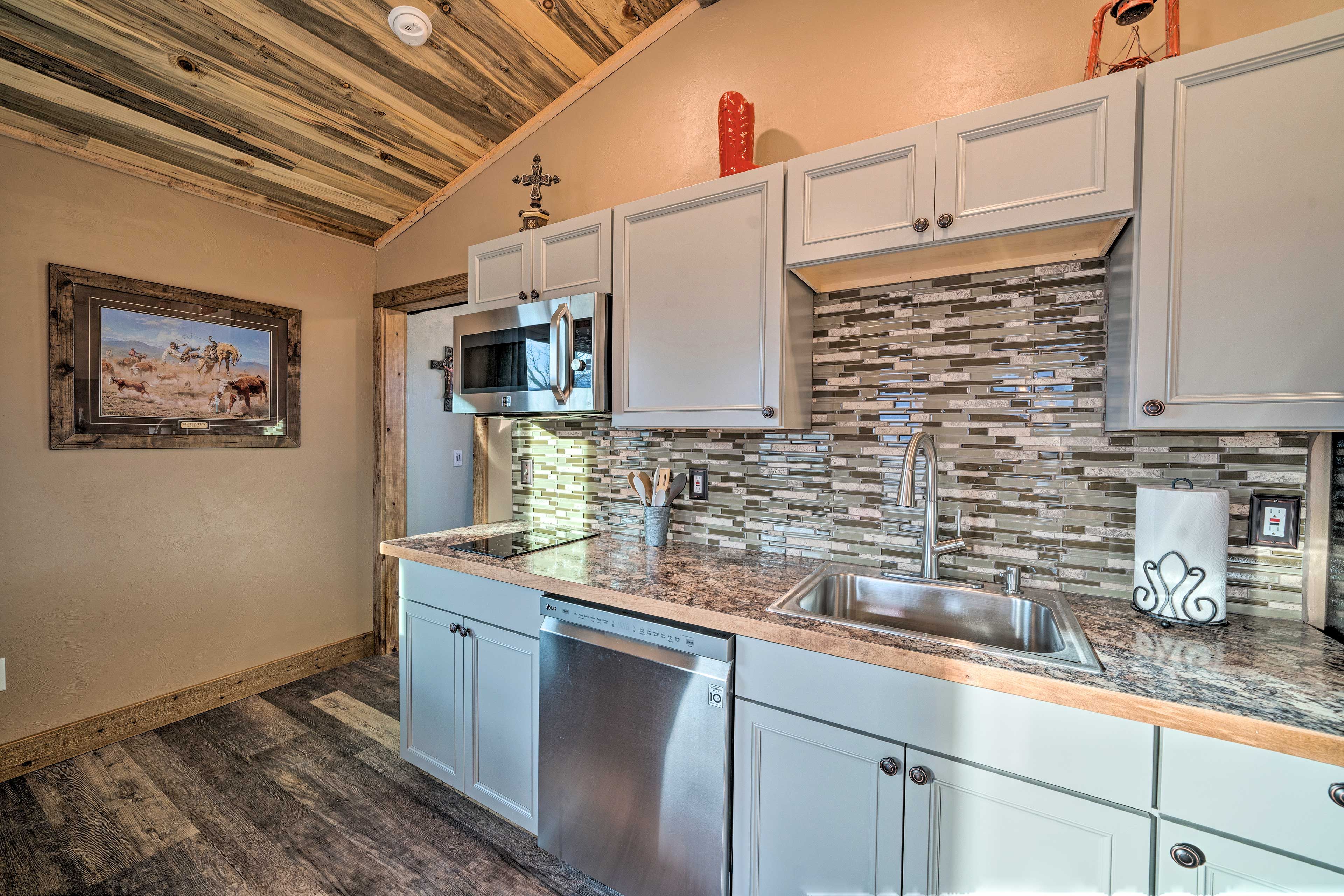 Cowboy Cabin | Kitchenette