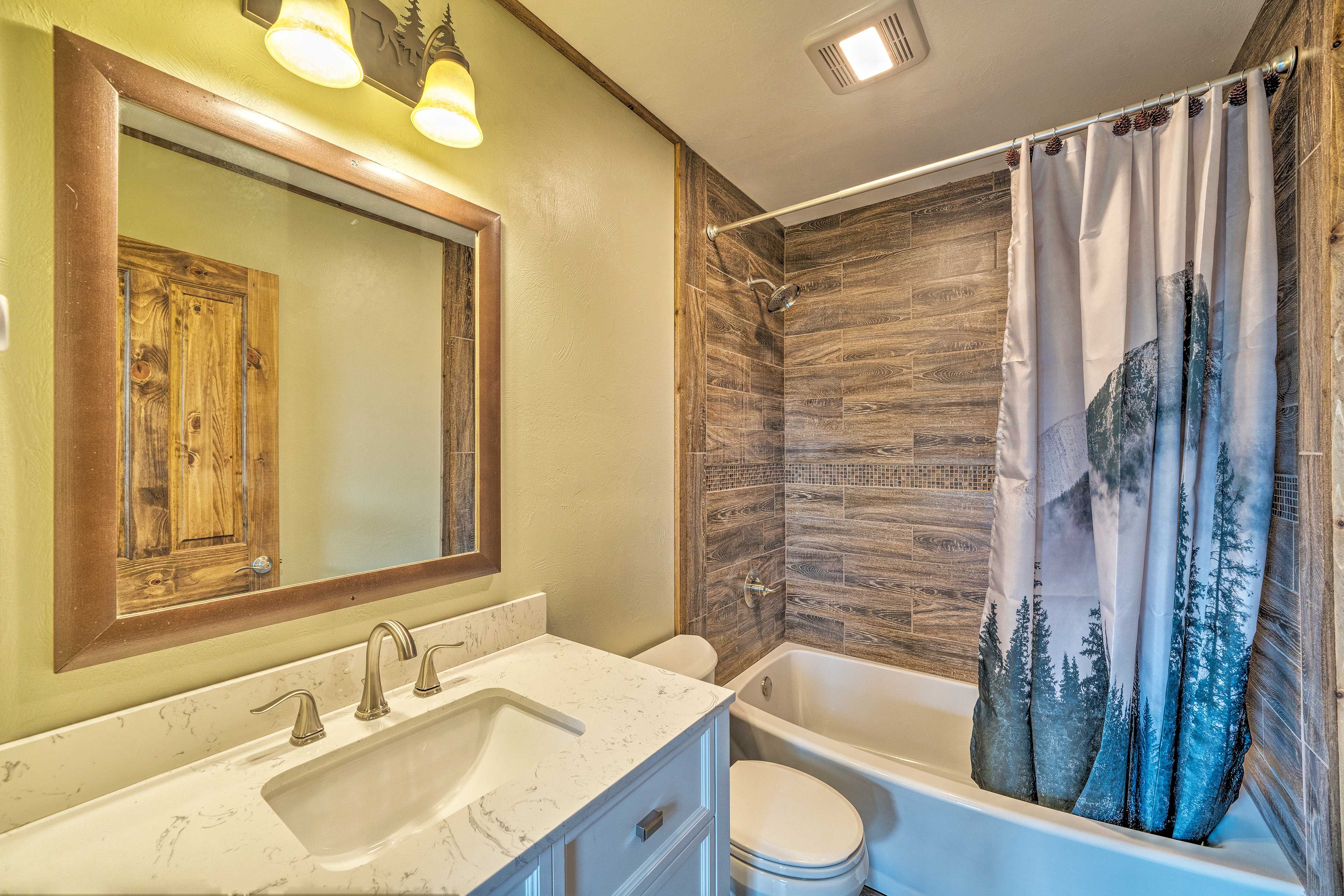 Yellowstone Cabin | Bathroom | 1st Floor