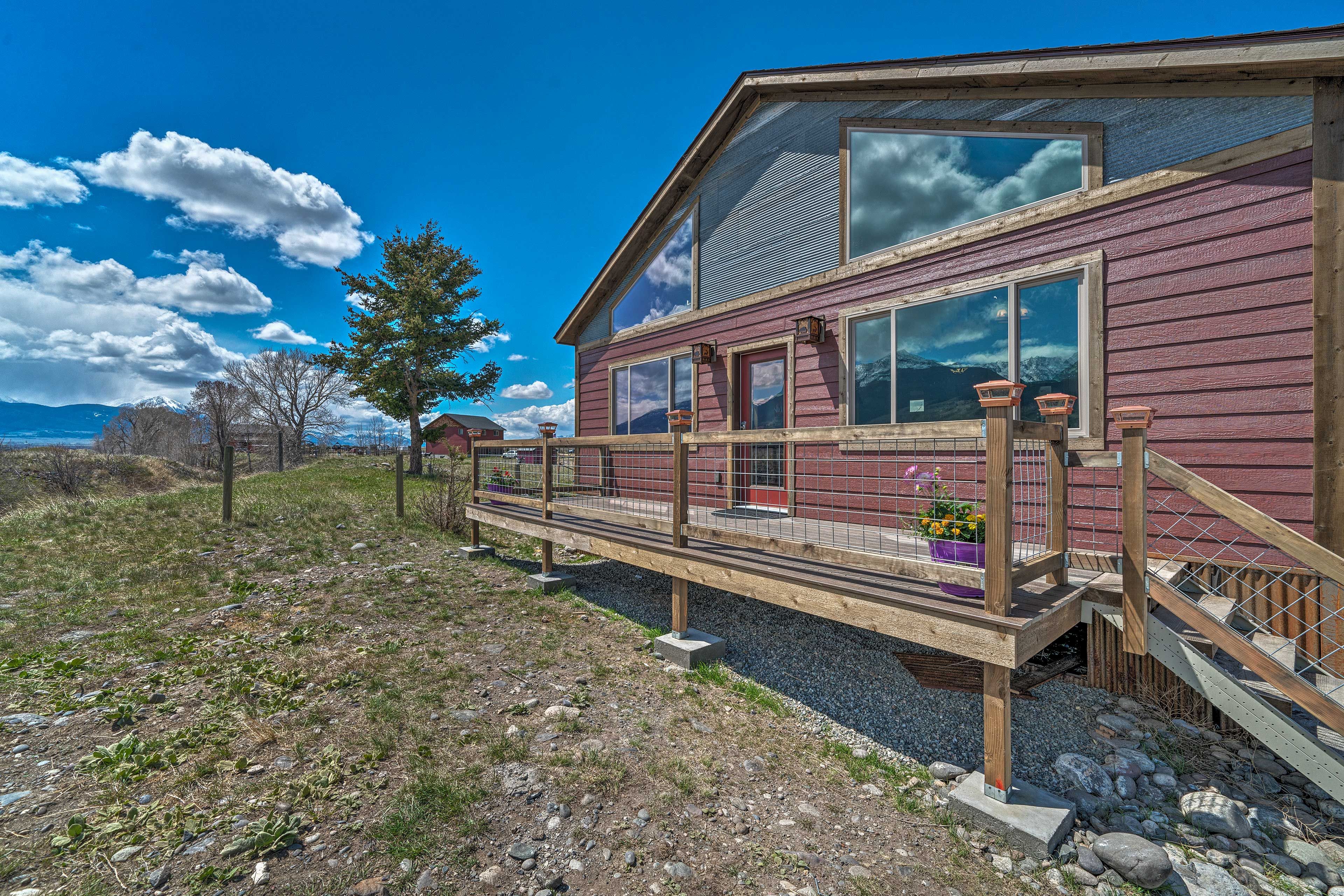 Yellowstone Cabin Exterior | Gravel Driveway (10 Vehicles)