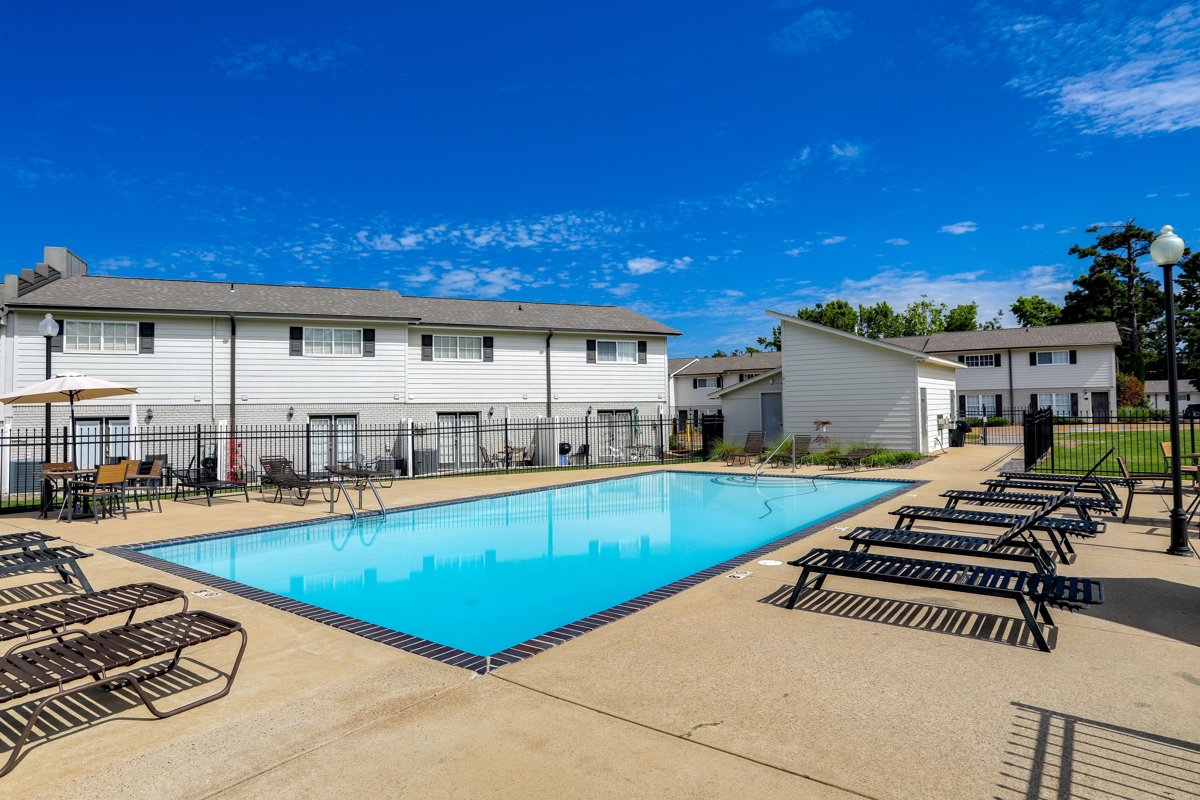 Oxford Square Community Amenities | Outdoor Pool