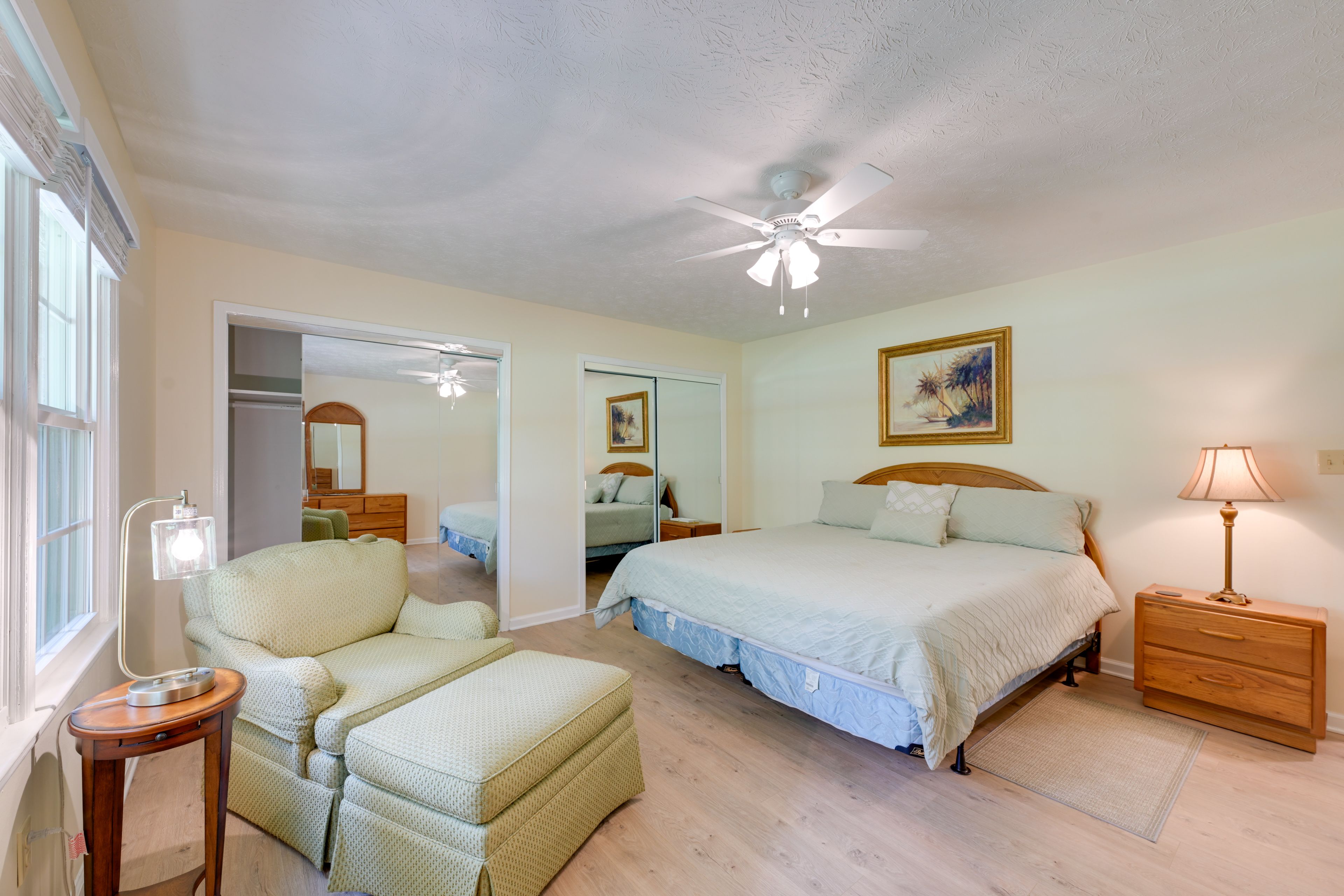 Bedroom 1 | King Bed