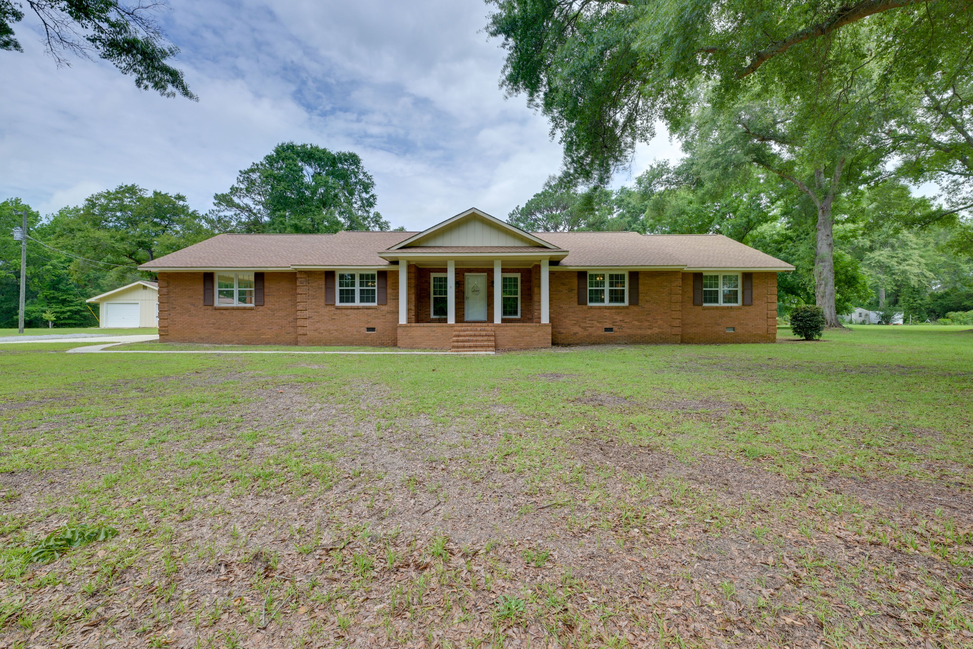 Exterior | Carport Parking | 1 Vehicle | Driveway Parking | 1 Vehicle