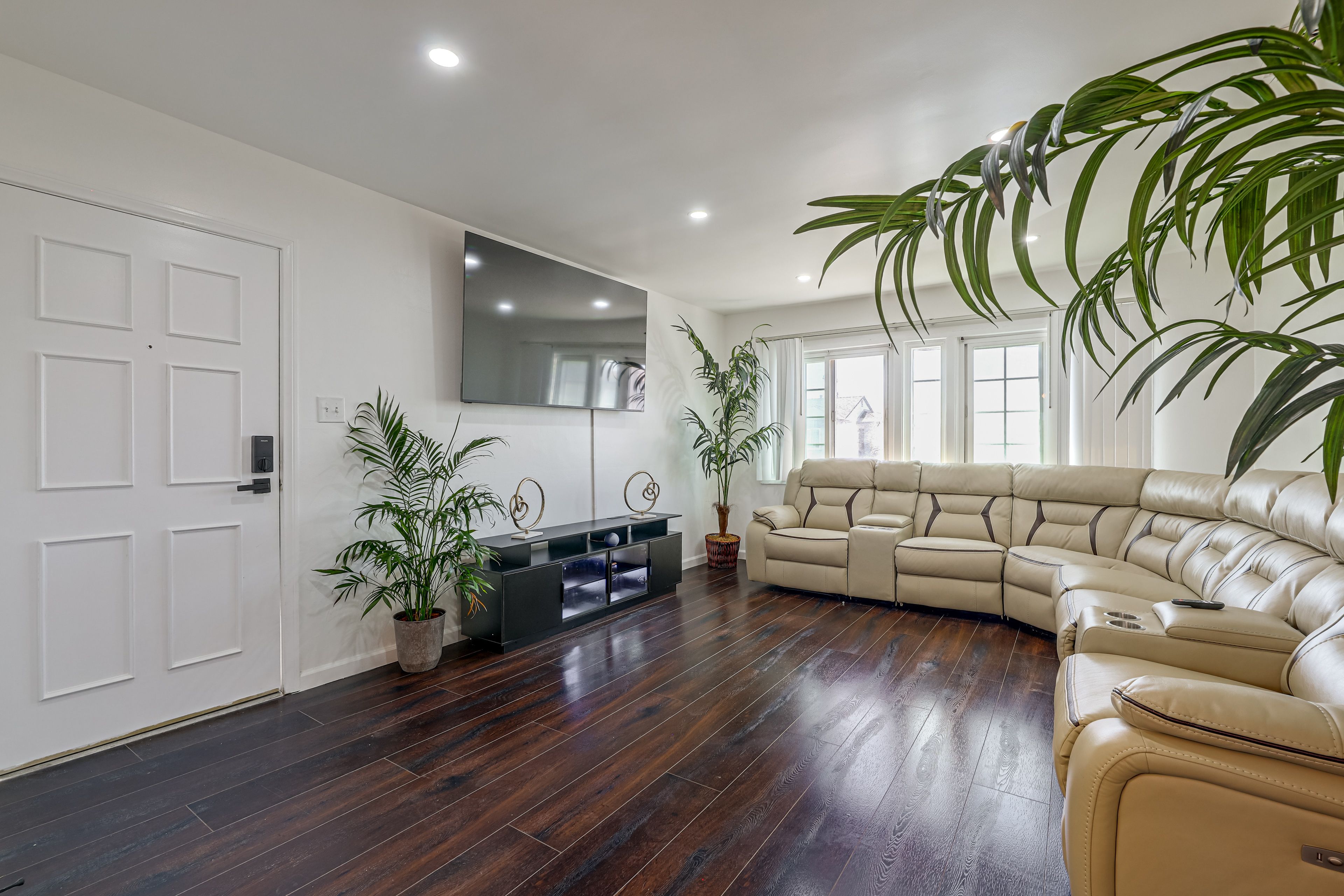 Los Angeles Vacation Rental | 2BR | 1BA | 1,000 Sq Ft