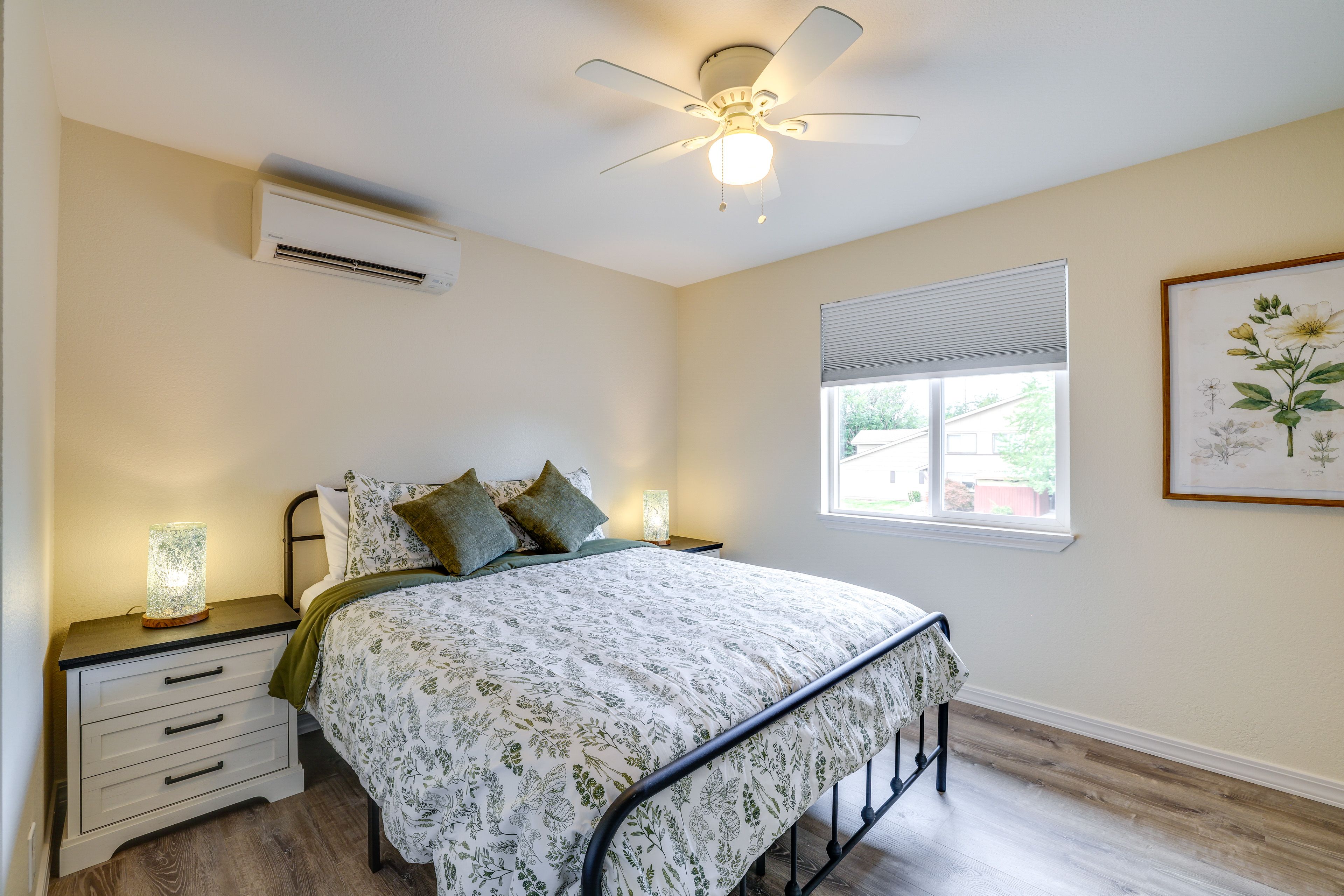 Bedroom | Queen Bed | 2nd Floor