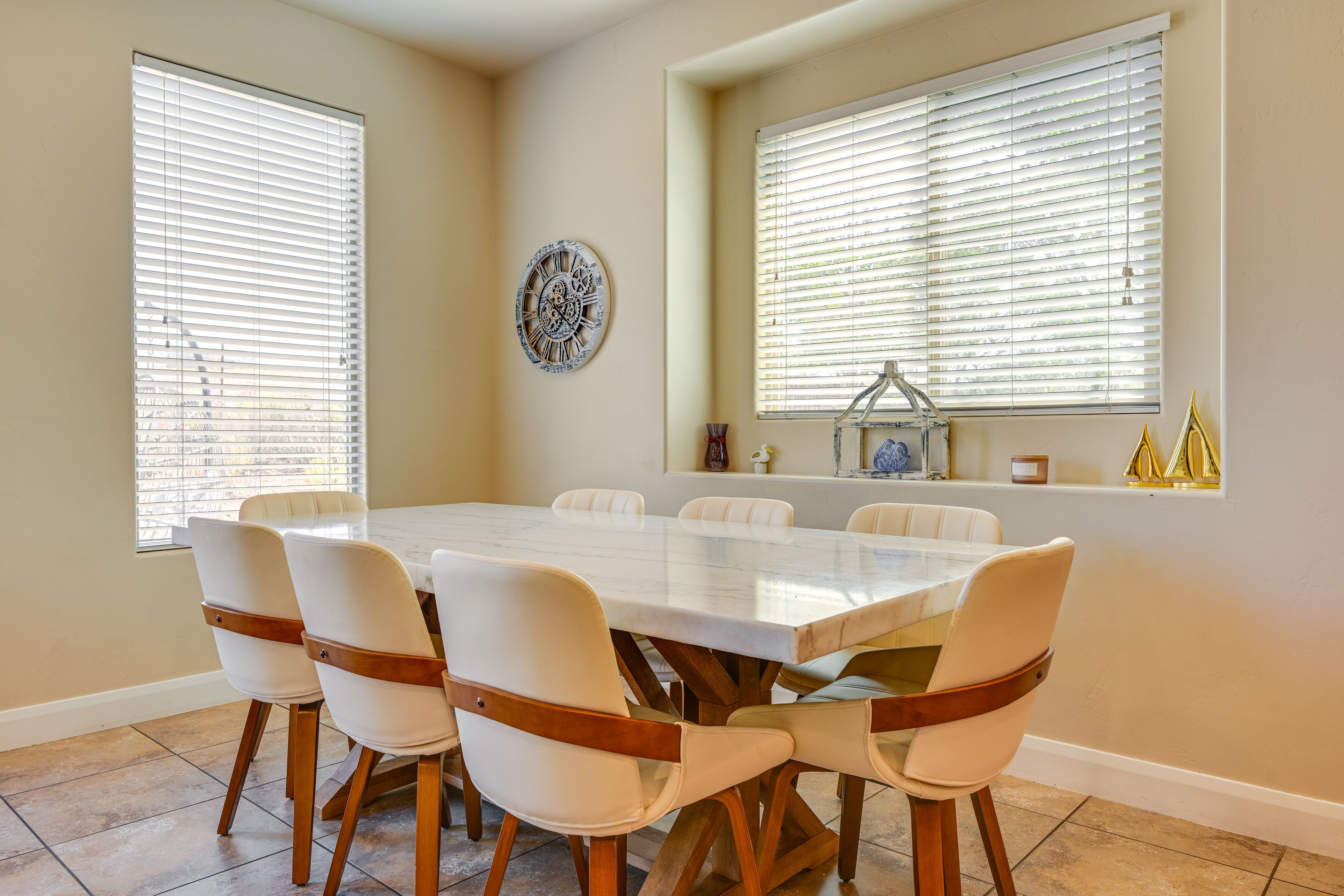 Dining Area | Dishware/Flatware Provided | 1st Floor