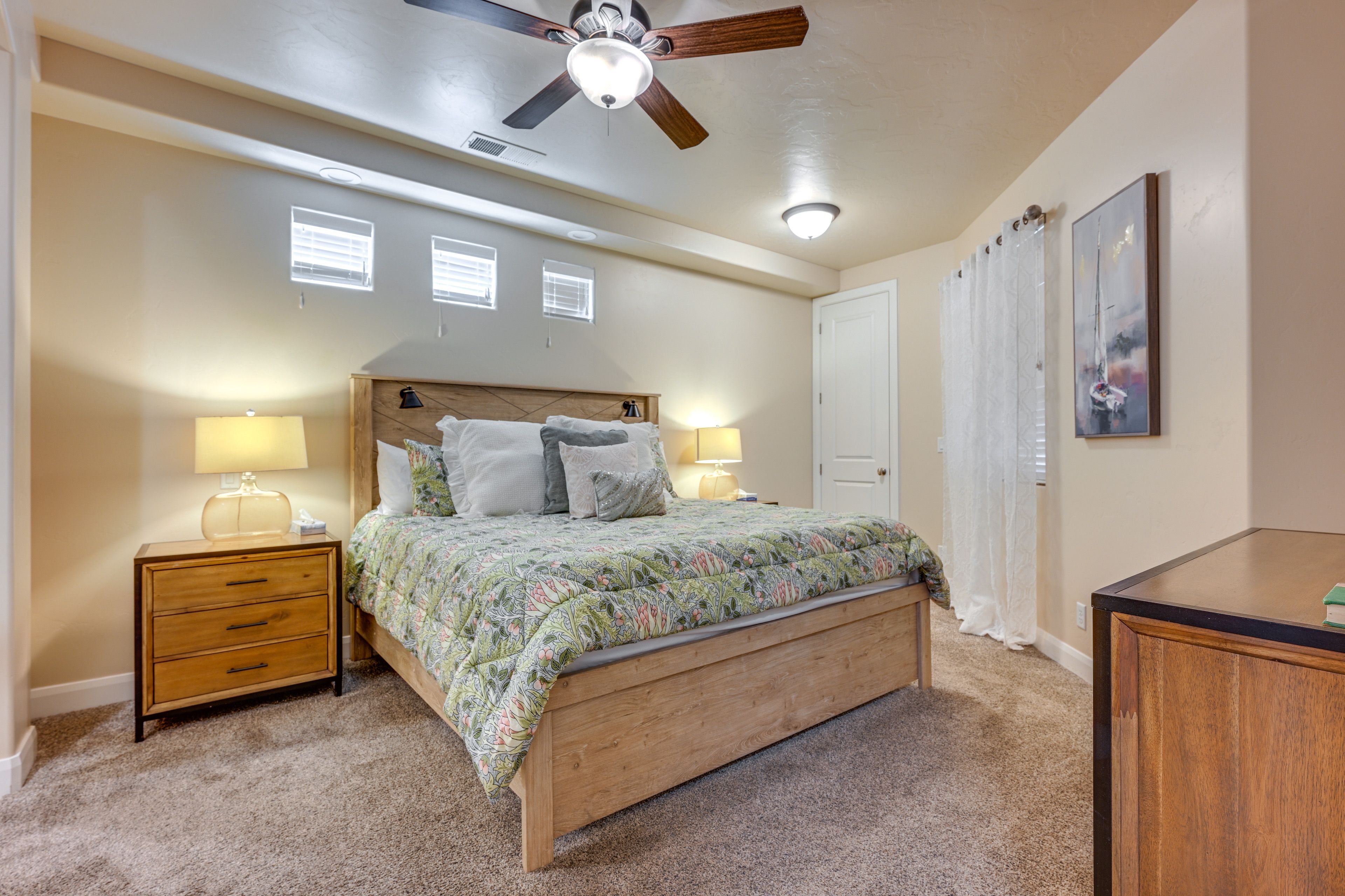 Bedroom 1 | King Bed | Smart TV | 1st Floor