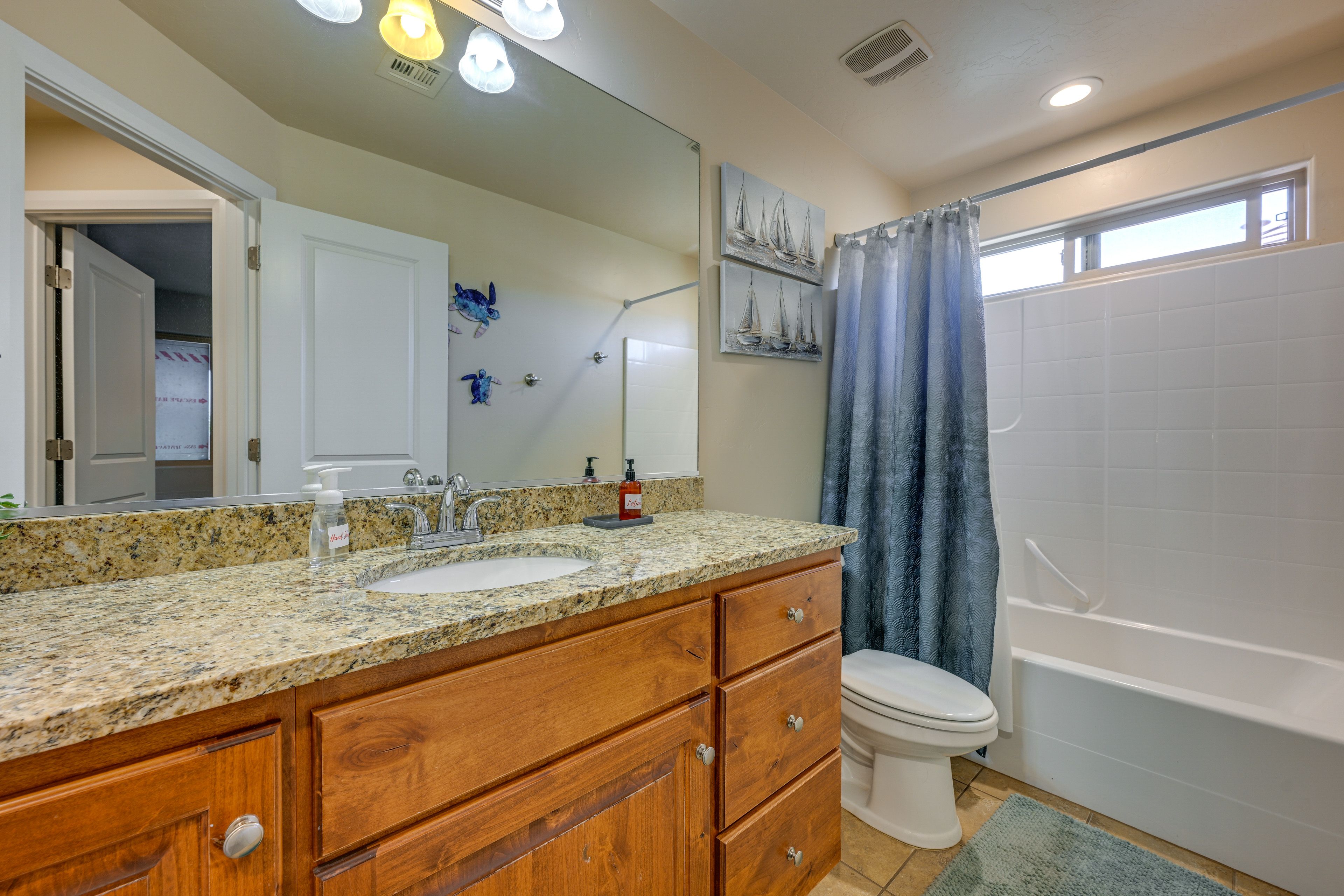 Bathroom | 2nd Floor