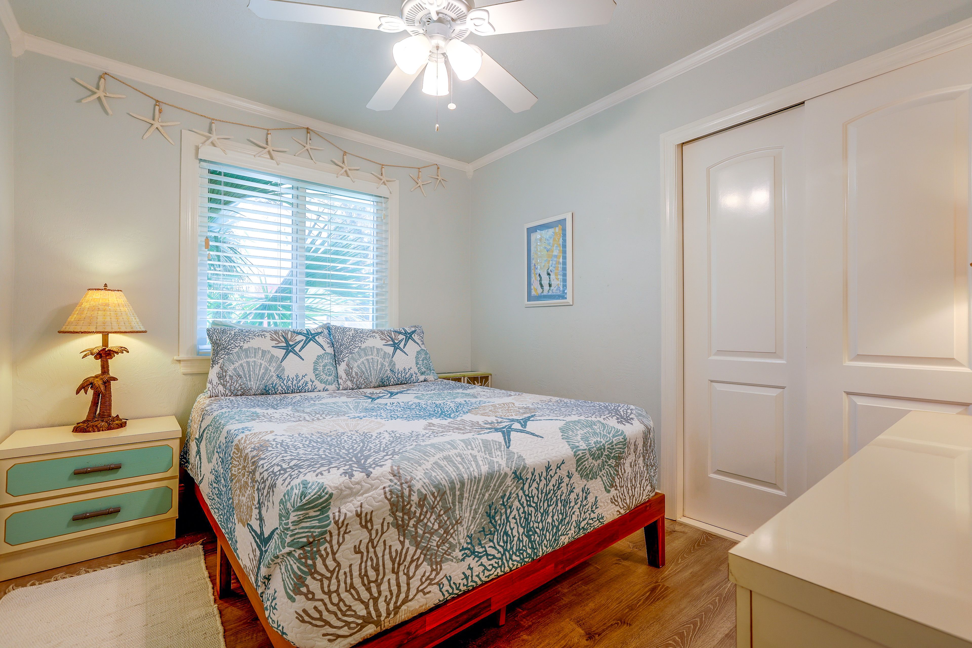 Bedroom 1 | Queen Bed