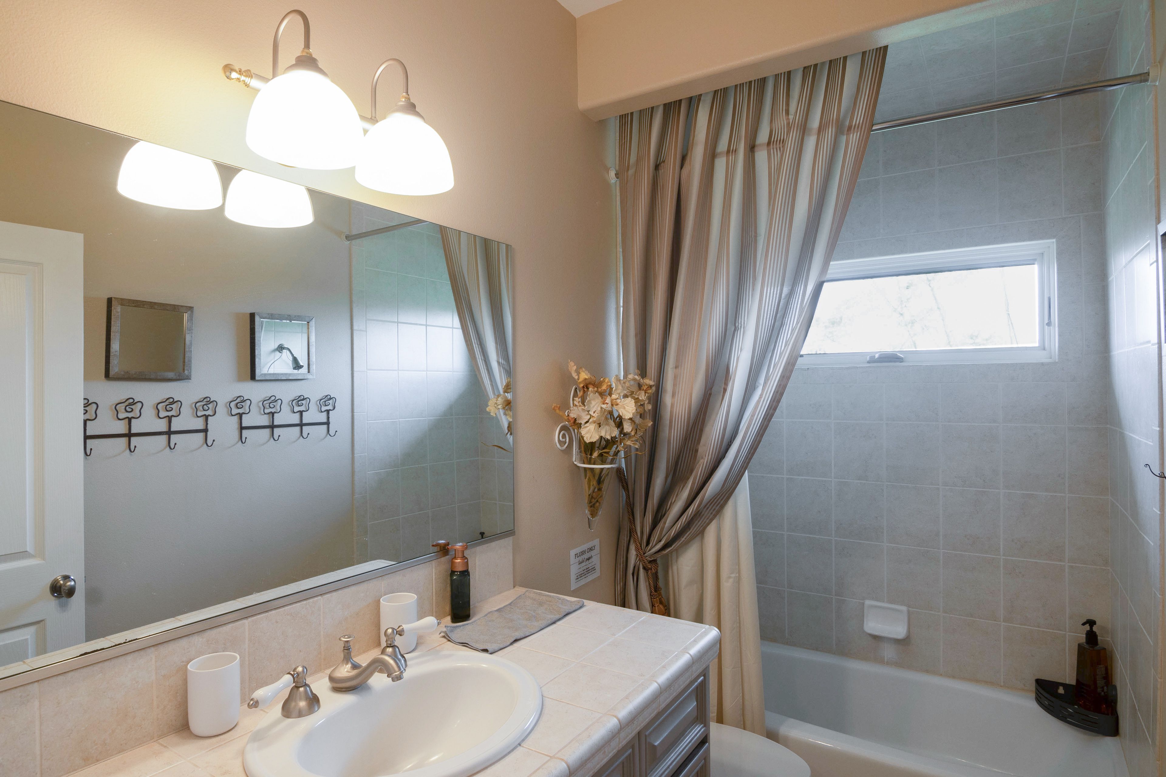 Full Bathroom | Unit 1