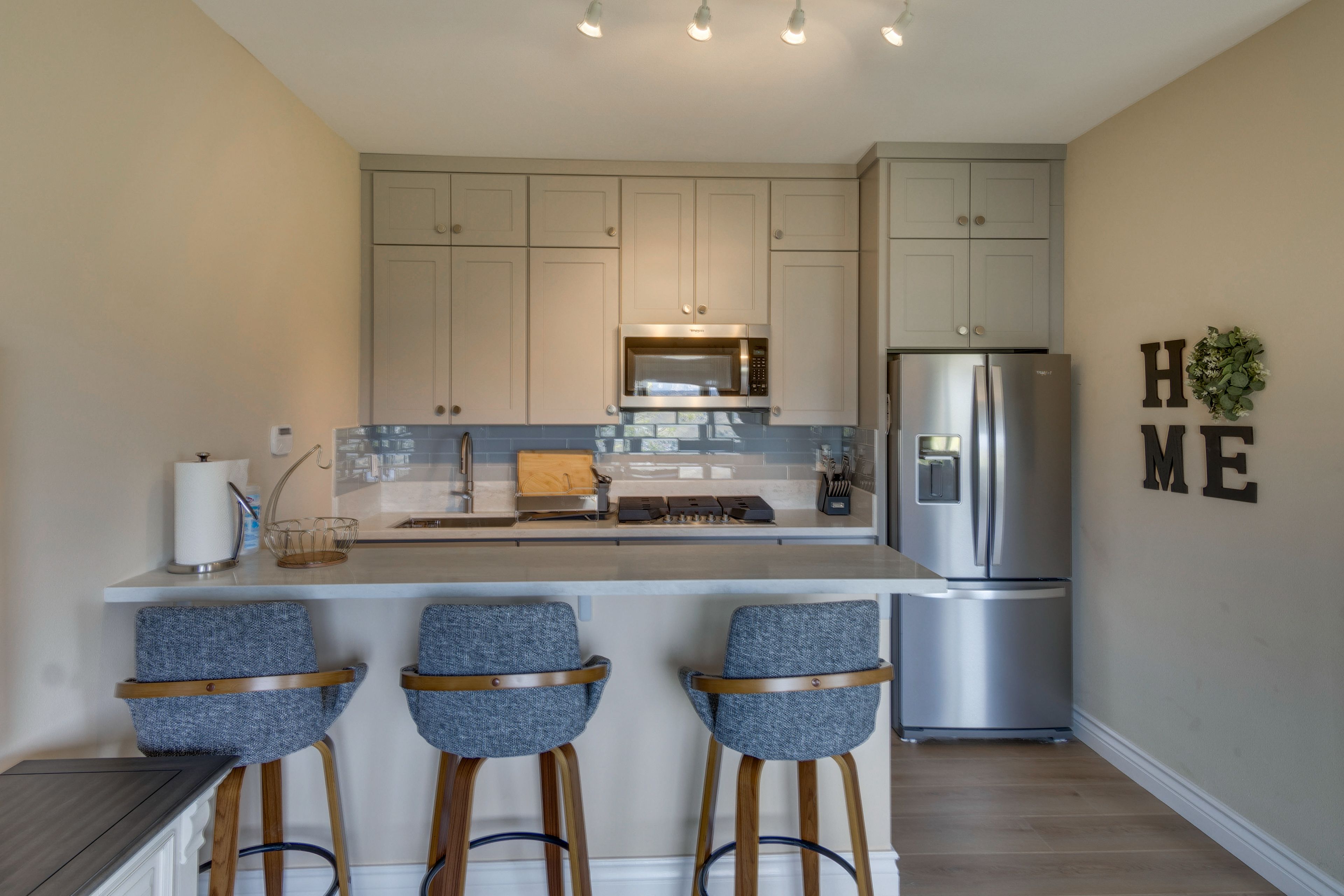 Breakfast Bar | Kitchen | Unit 1