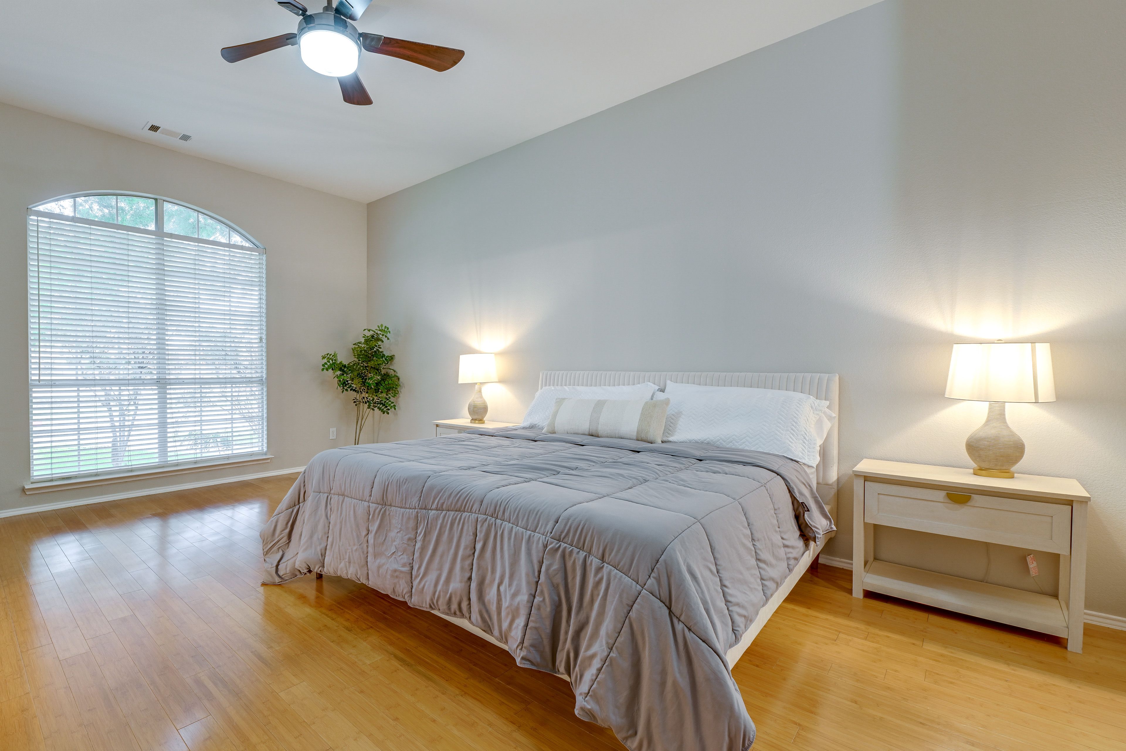 Bedroom 1 | King Bed