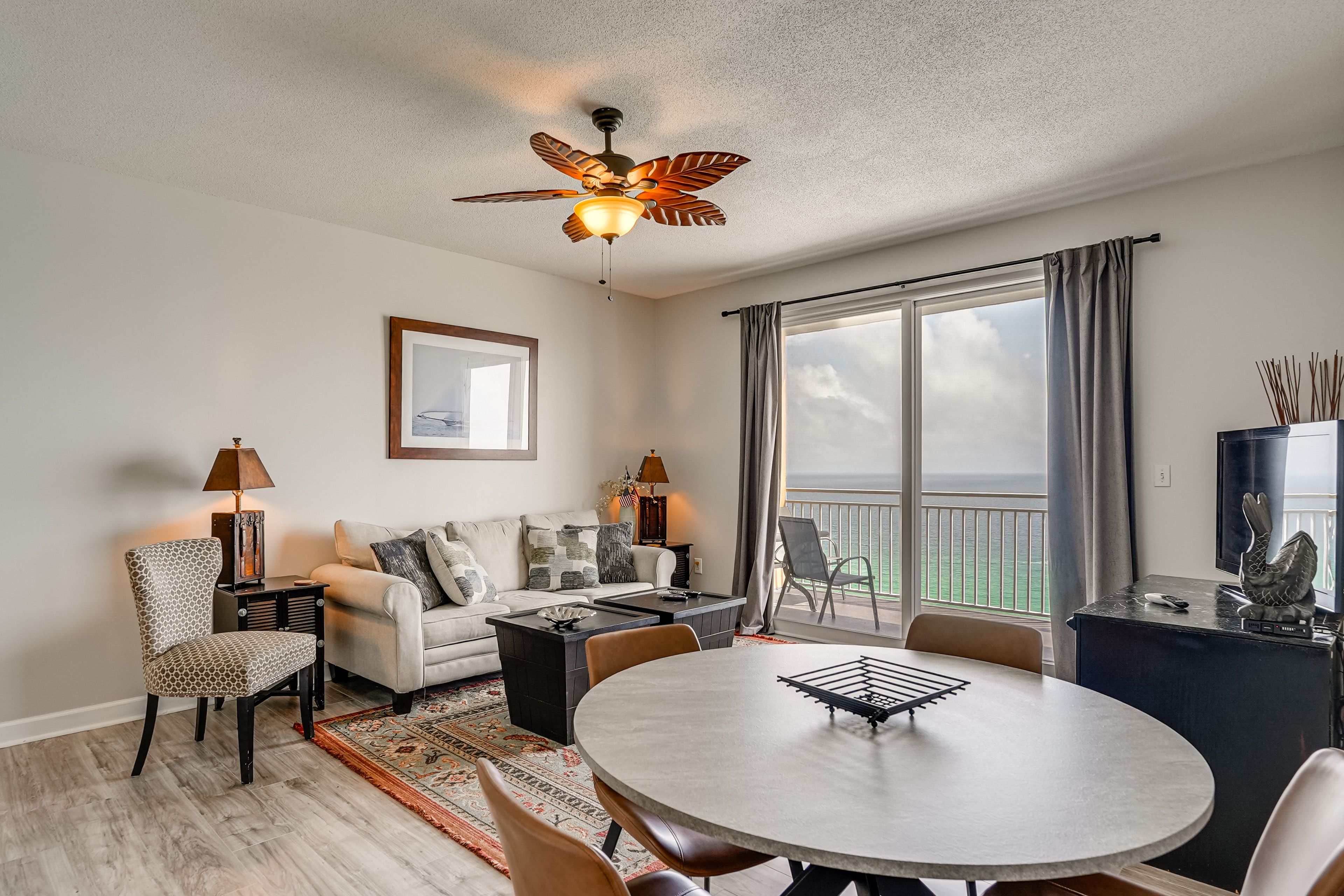 Dining Area | Dishes & Flatware Provided