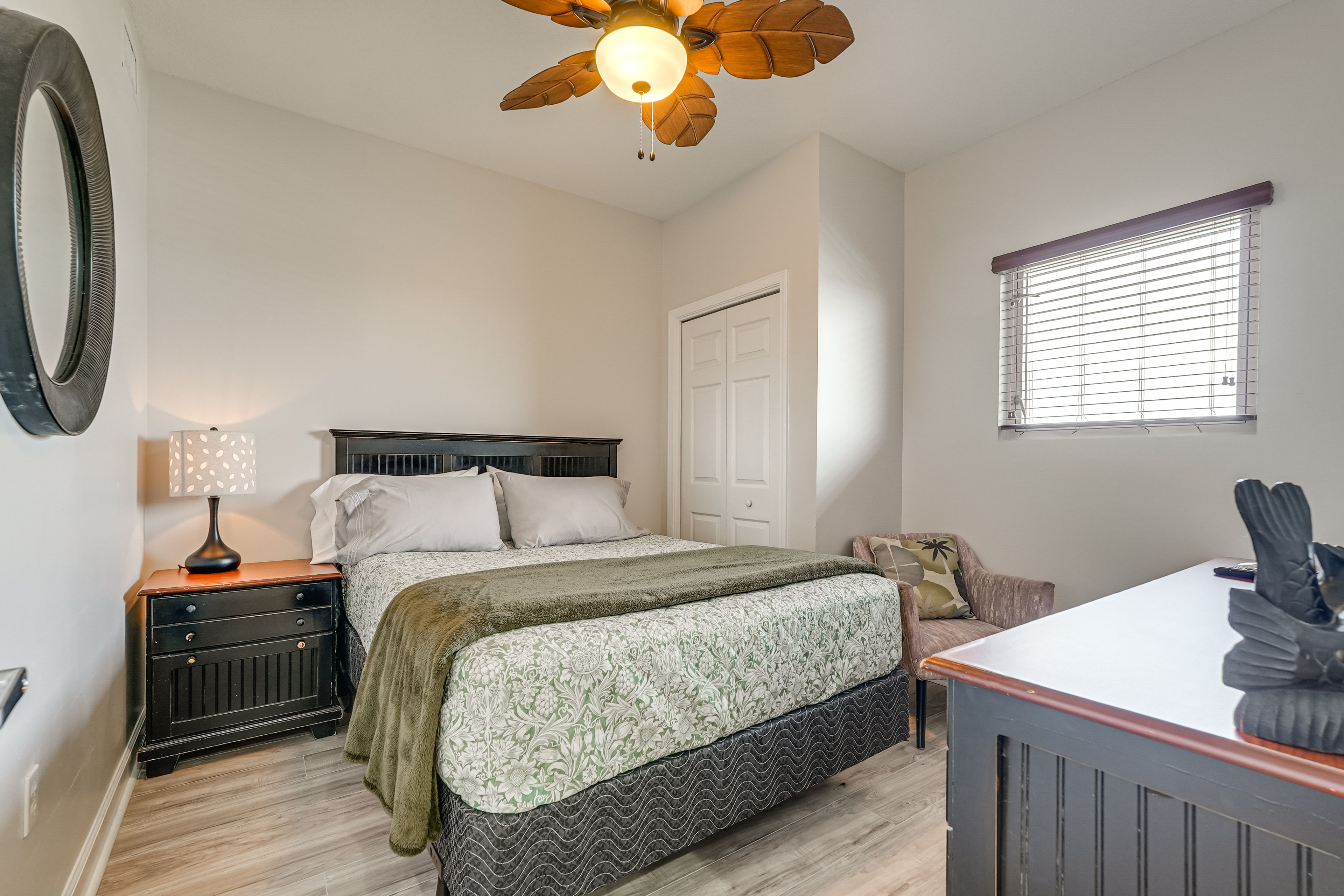 Bedroom 2 | Queen Bed