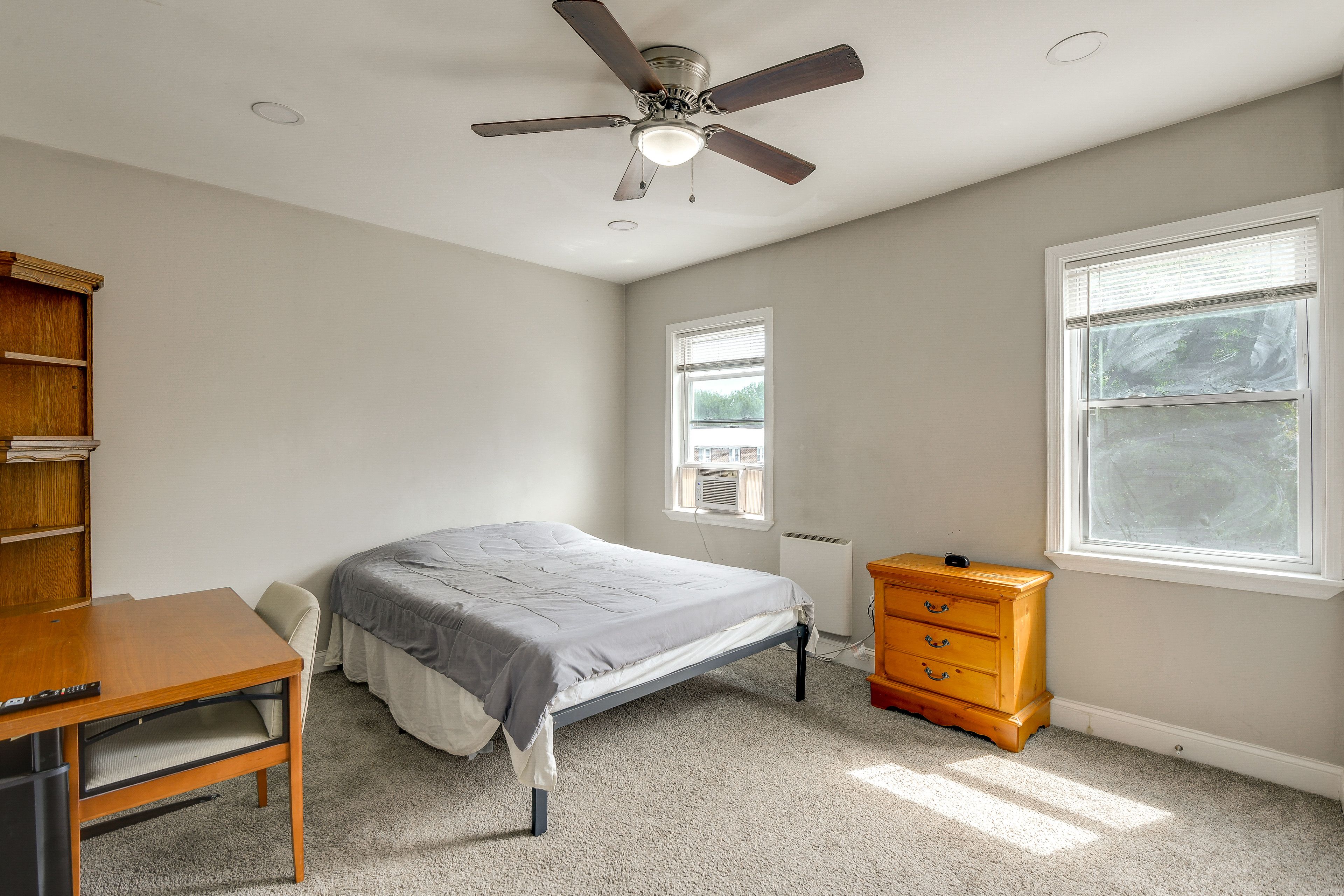 Bedroom 3 | Queen Bed