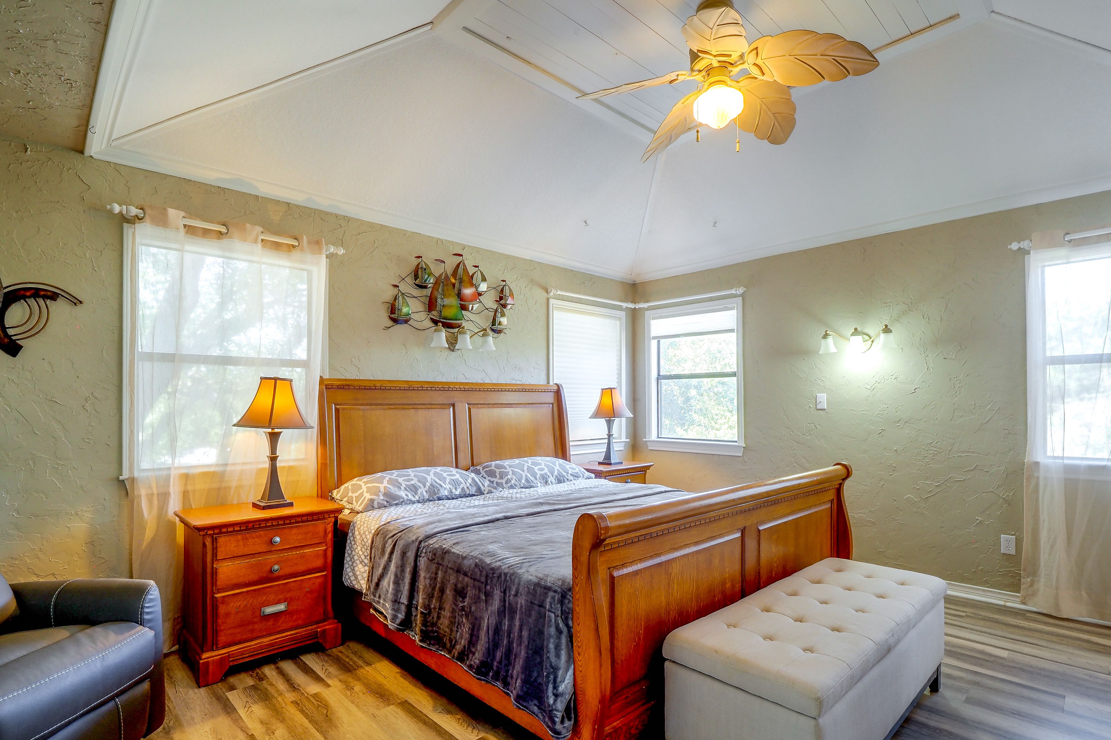 Bedroom 1 | King Bed