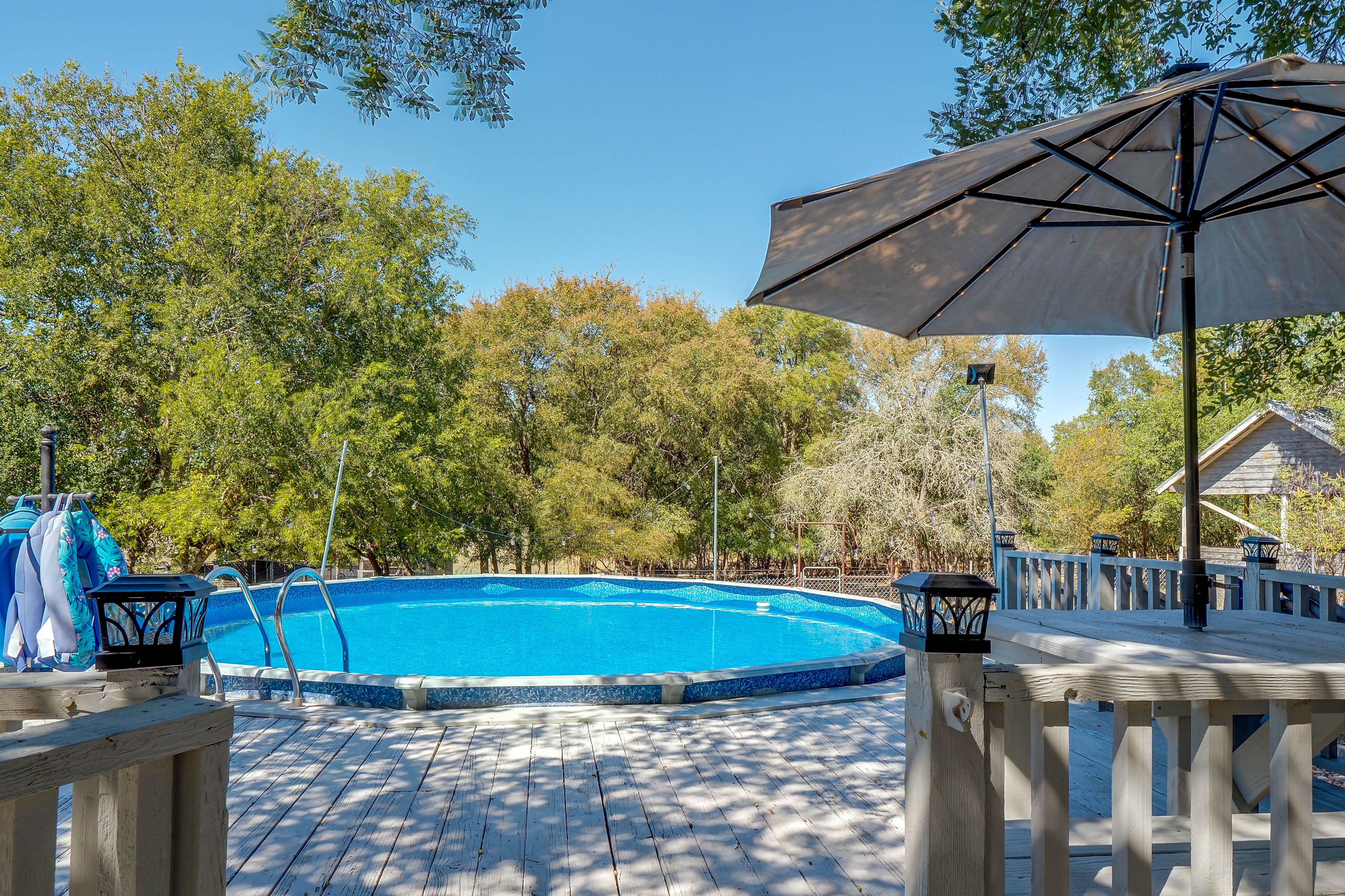 Shared Outdoor Space | Pool