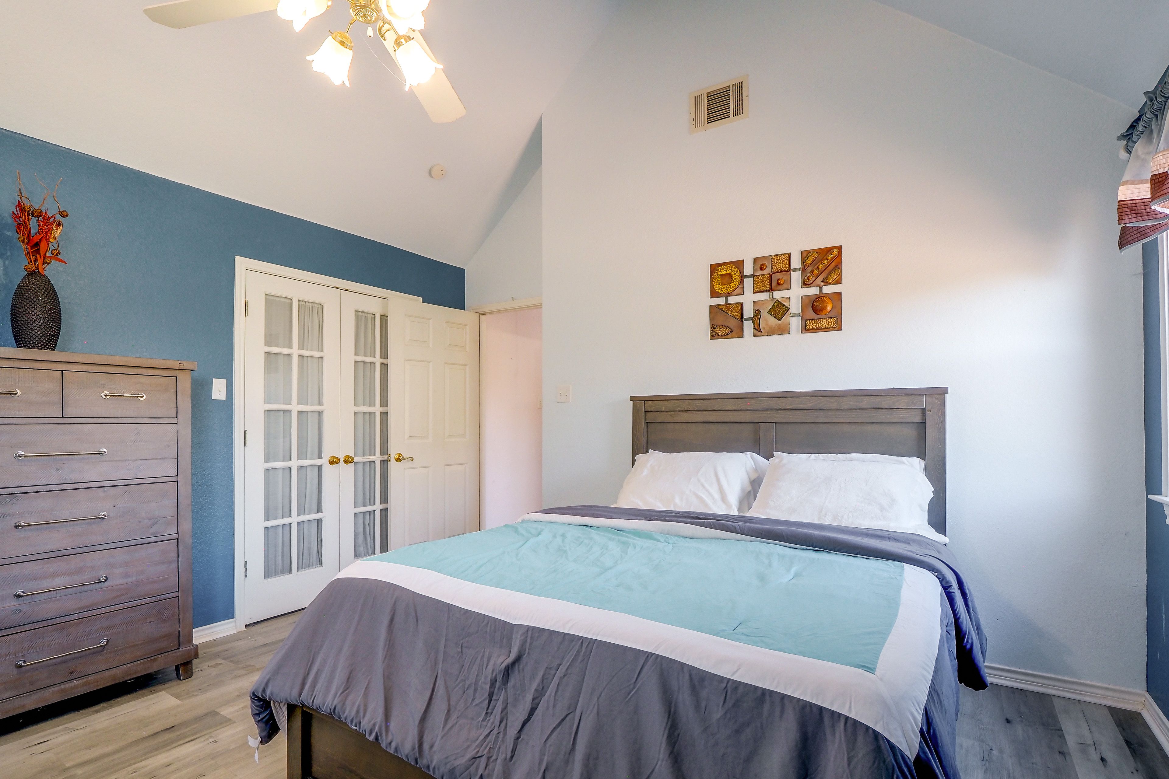 Bedroom 2 | Queen Bed