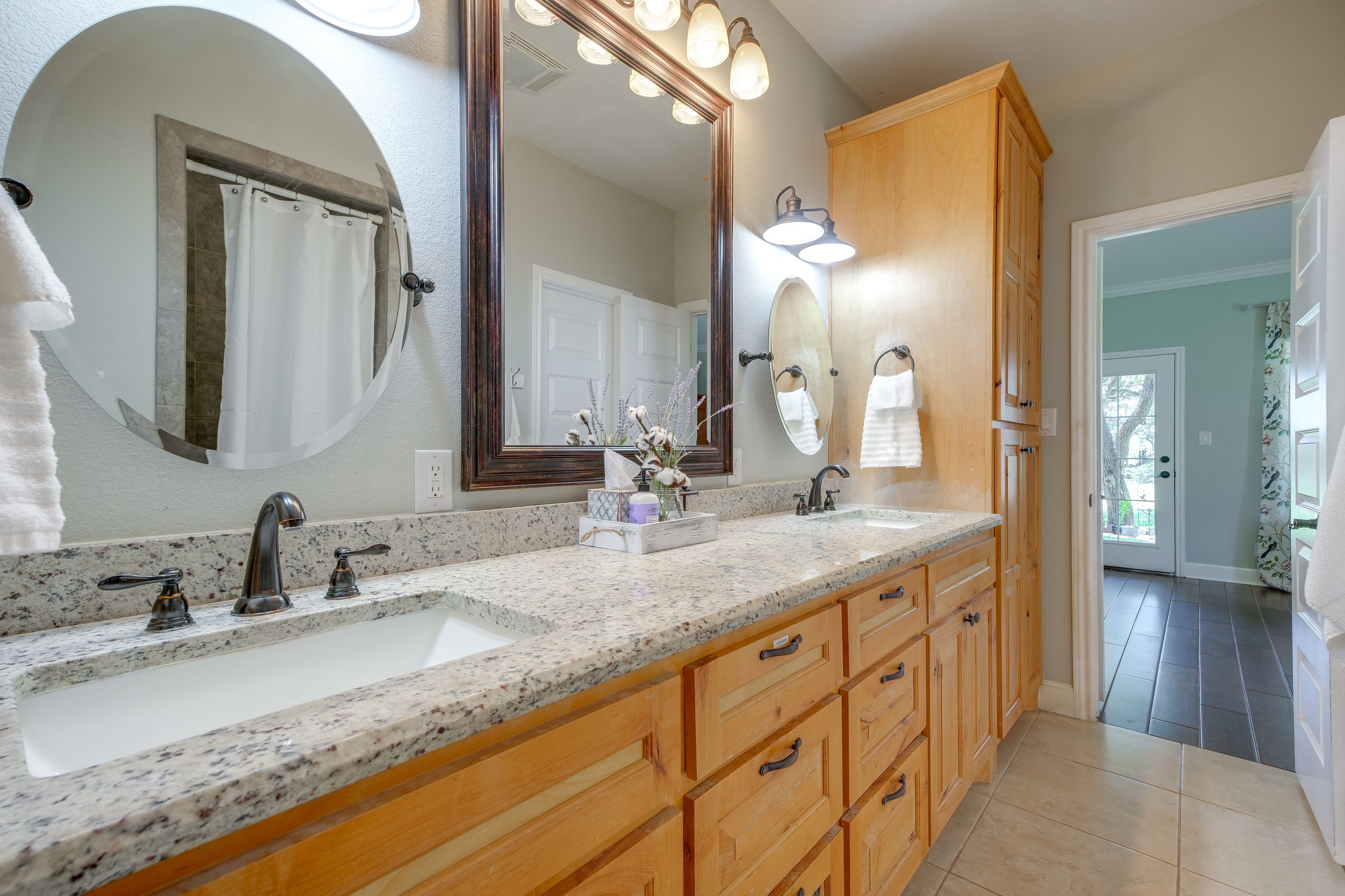 Full Bathroom | 1st Floor