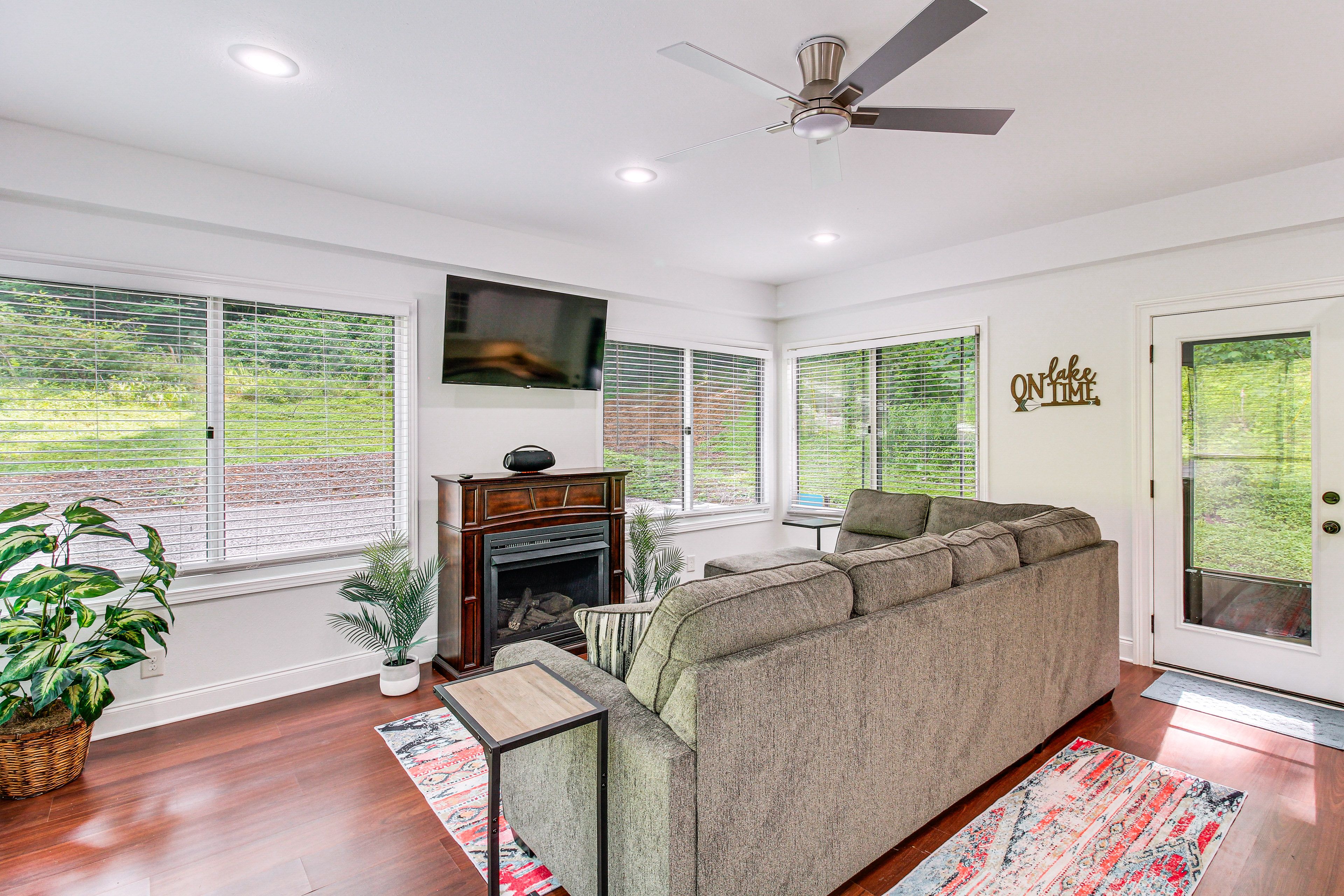 Front Living Area | 1st Floor