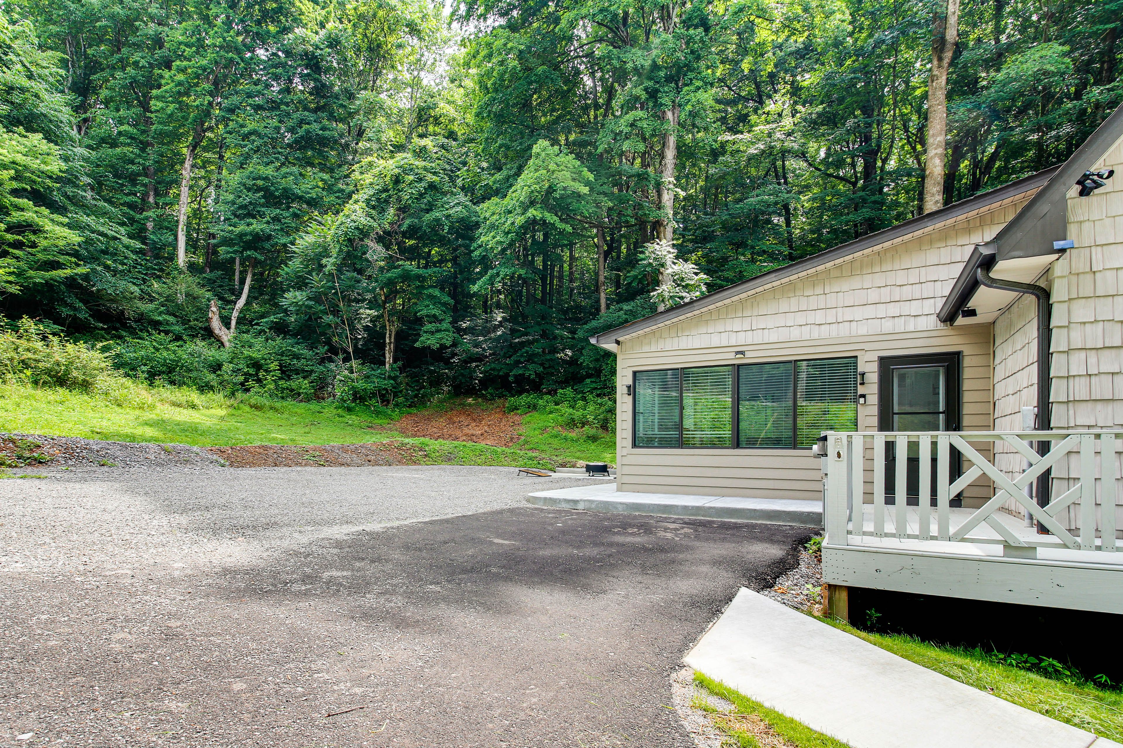 Parking | Driveway (4 Vehicles) | Boat Parking
