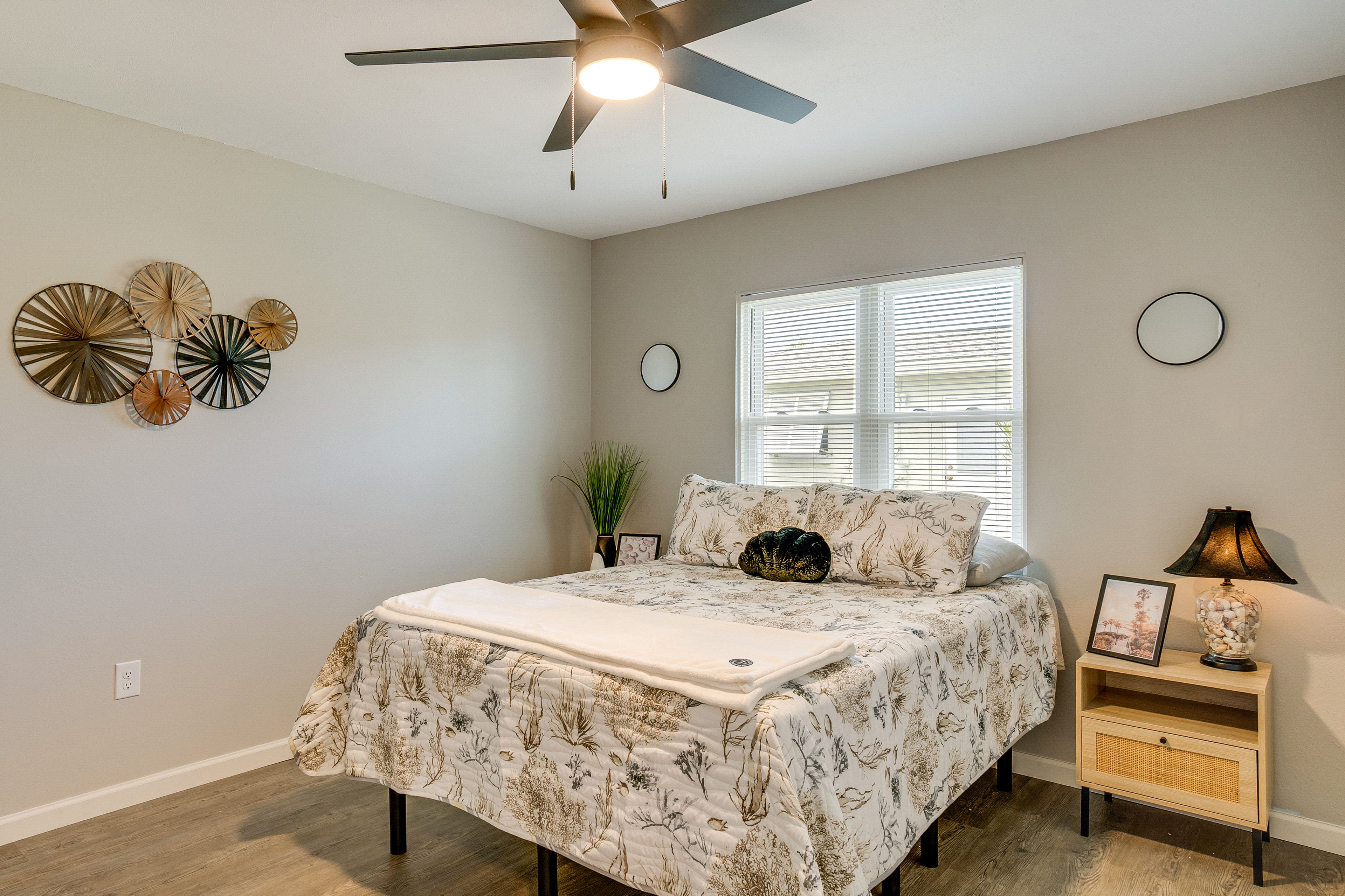 Bedroom 2 | Queen Bed