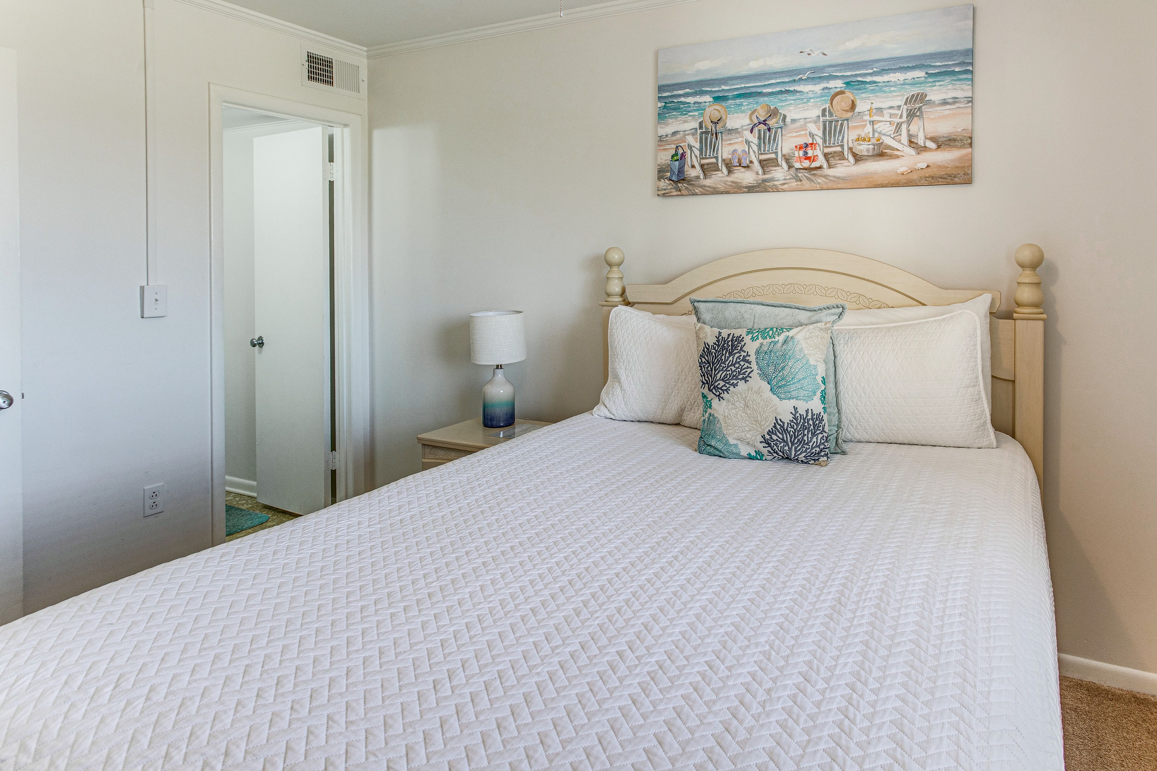 Bedroom 1 | Queen Bed