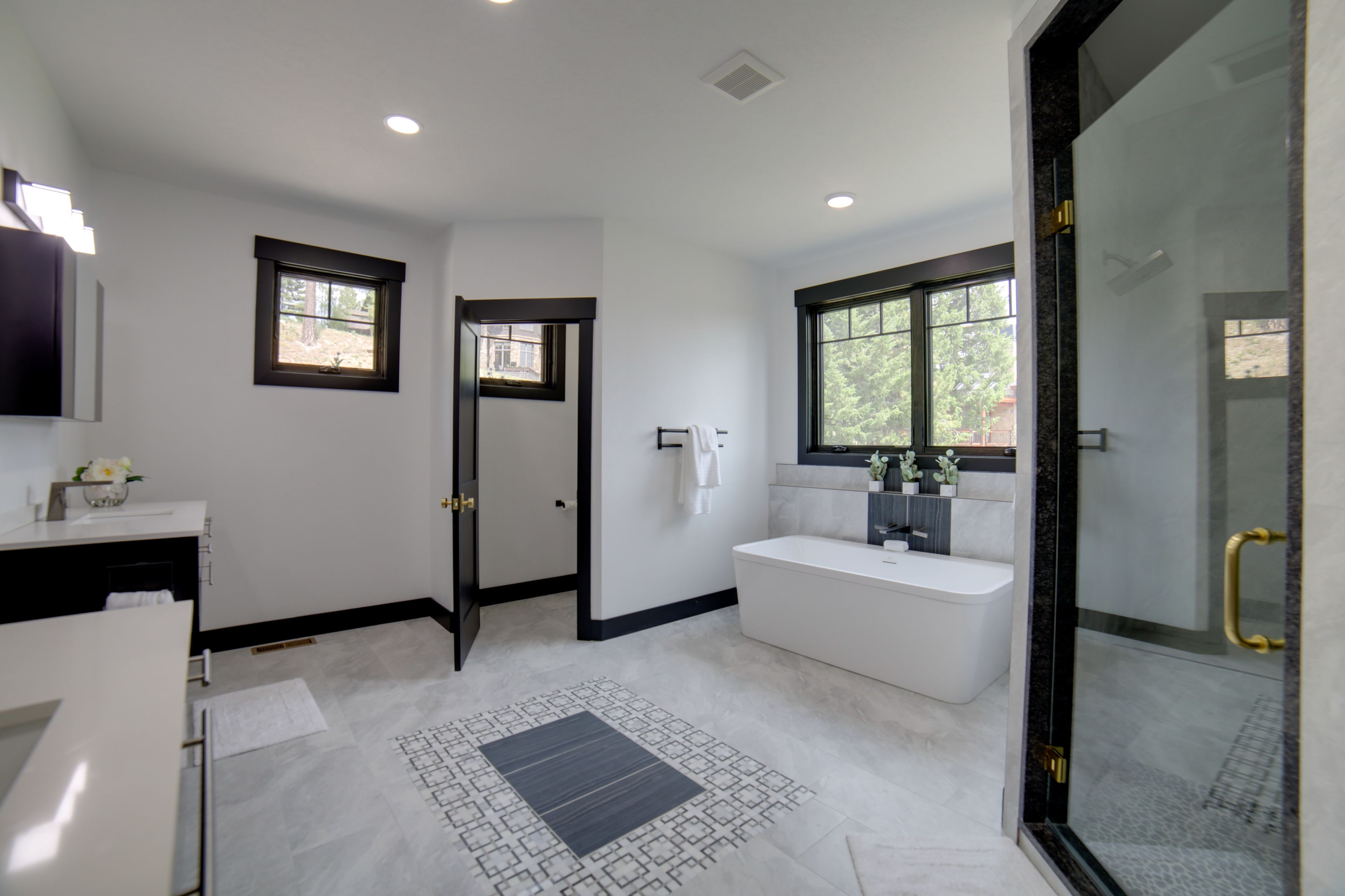 Full Bathroom | Main Level