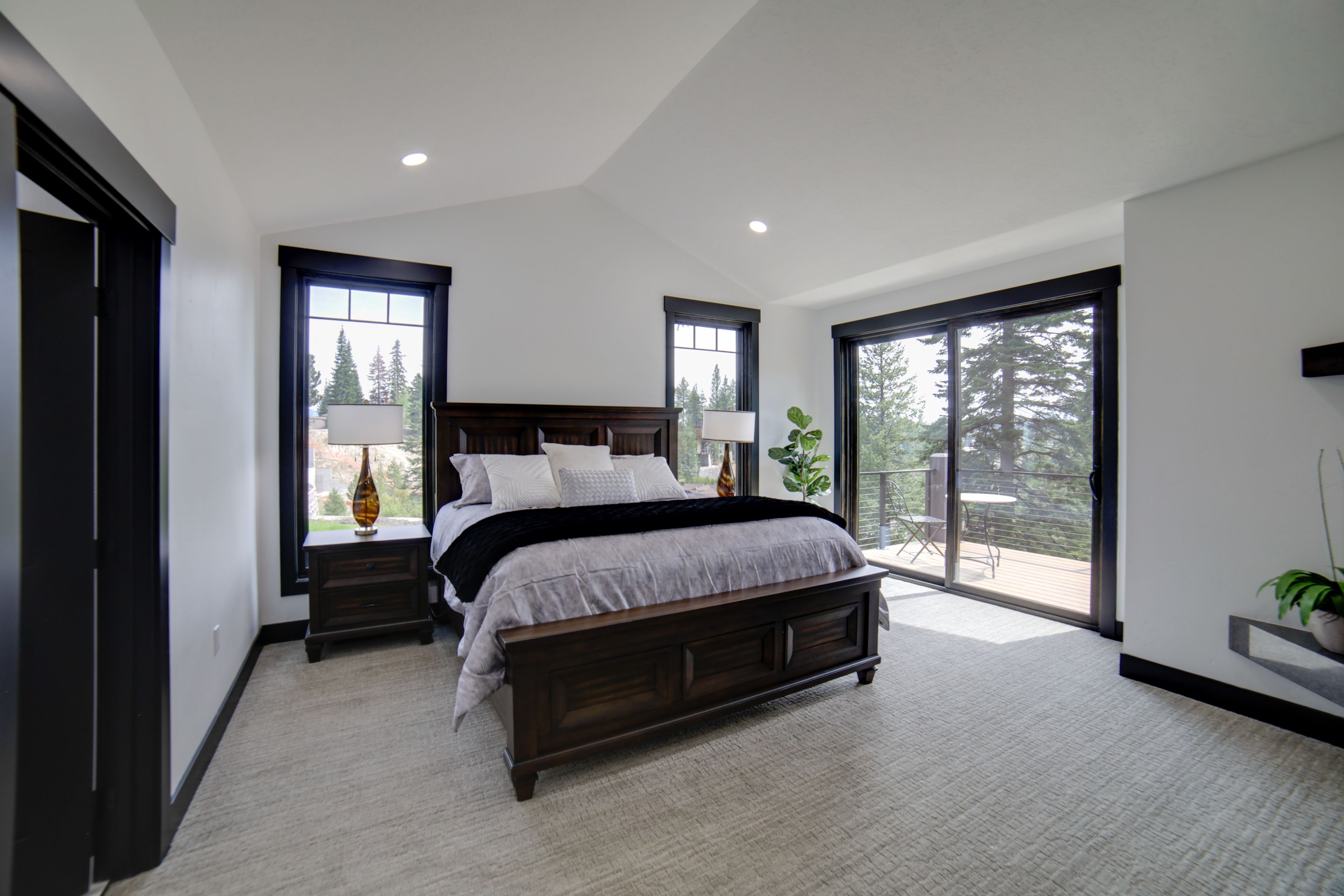 Bedroom 1 | Main Level | King Bed