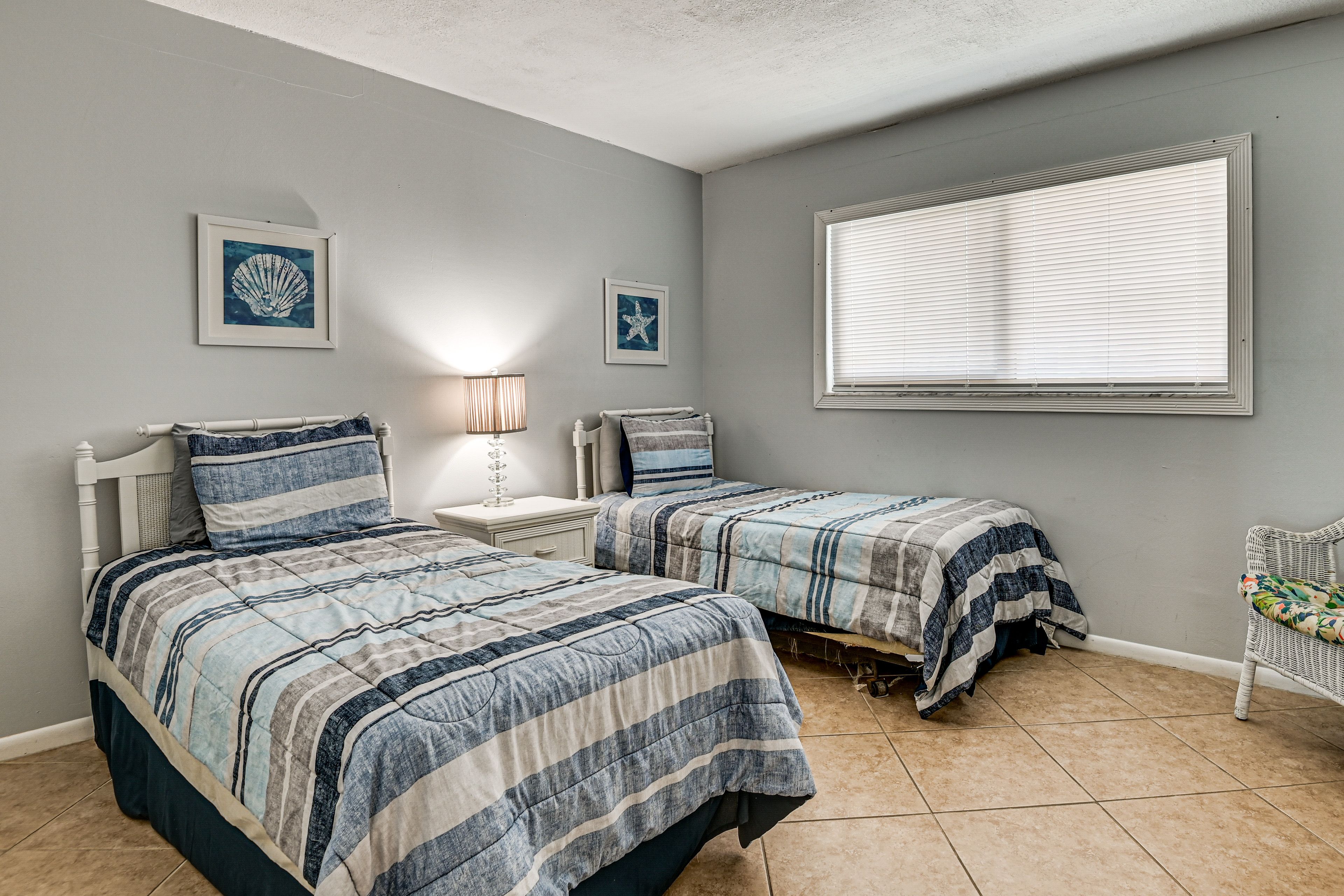 Bedroom 2 | 2 Twin Beds