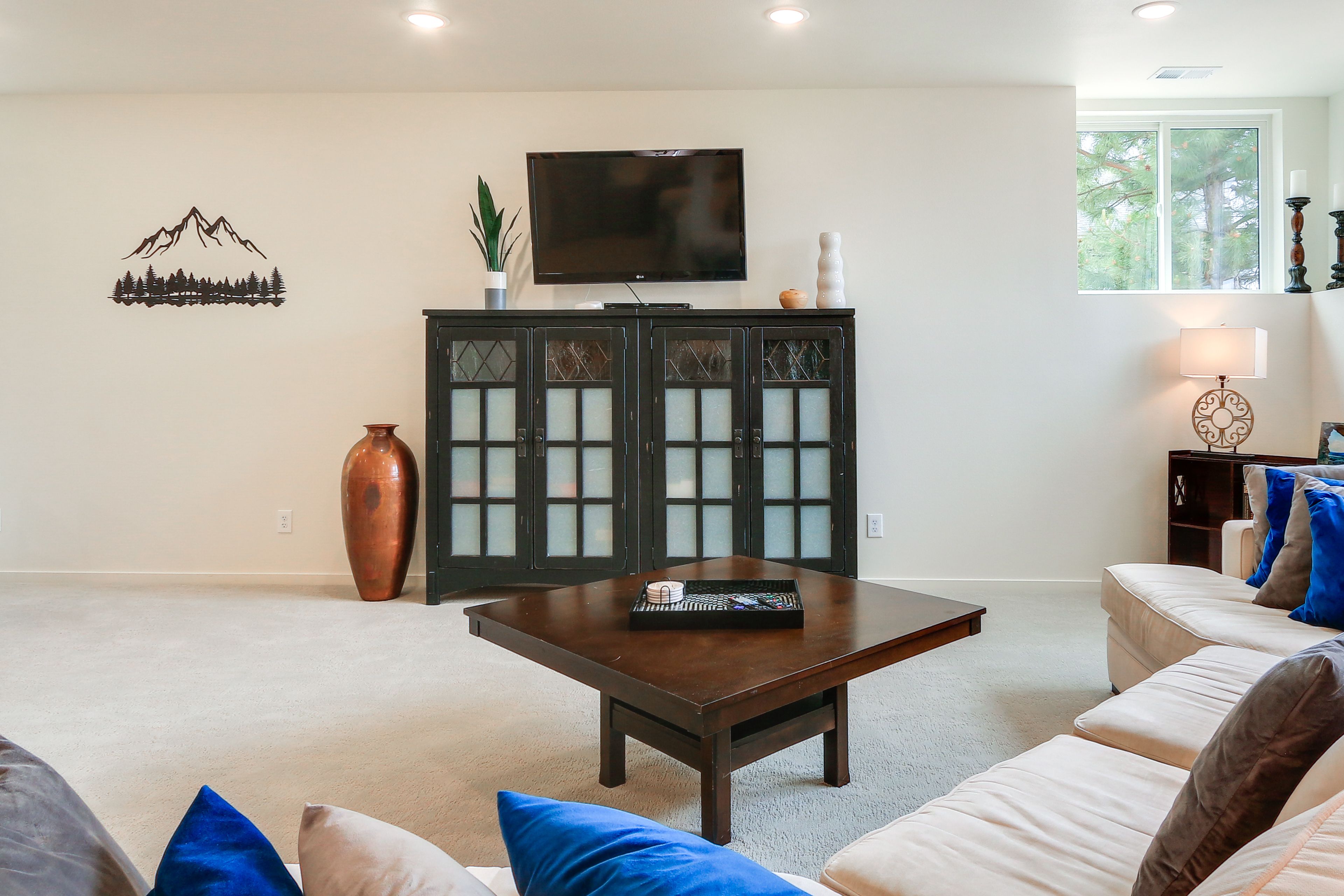Living Room | Smart TV