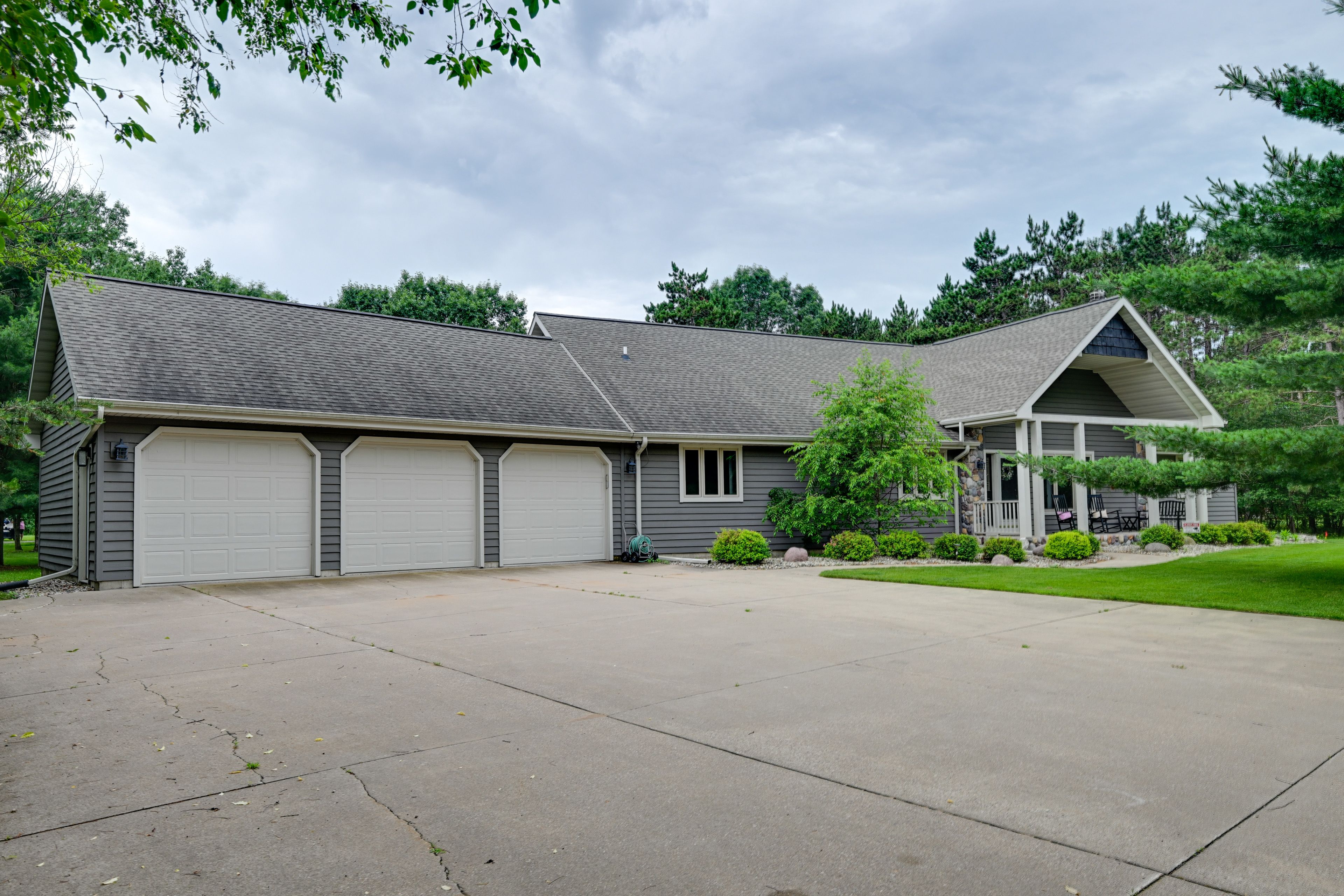 Garage (2 Vehicles) | Driveway (8 Vehicles)