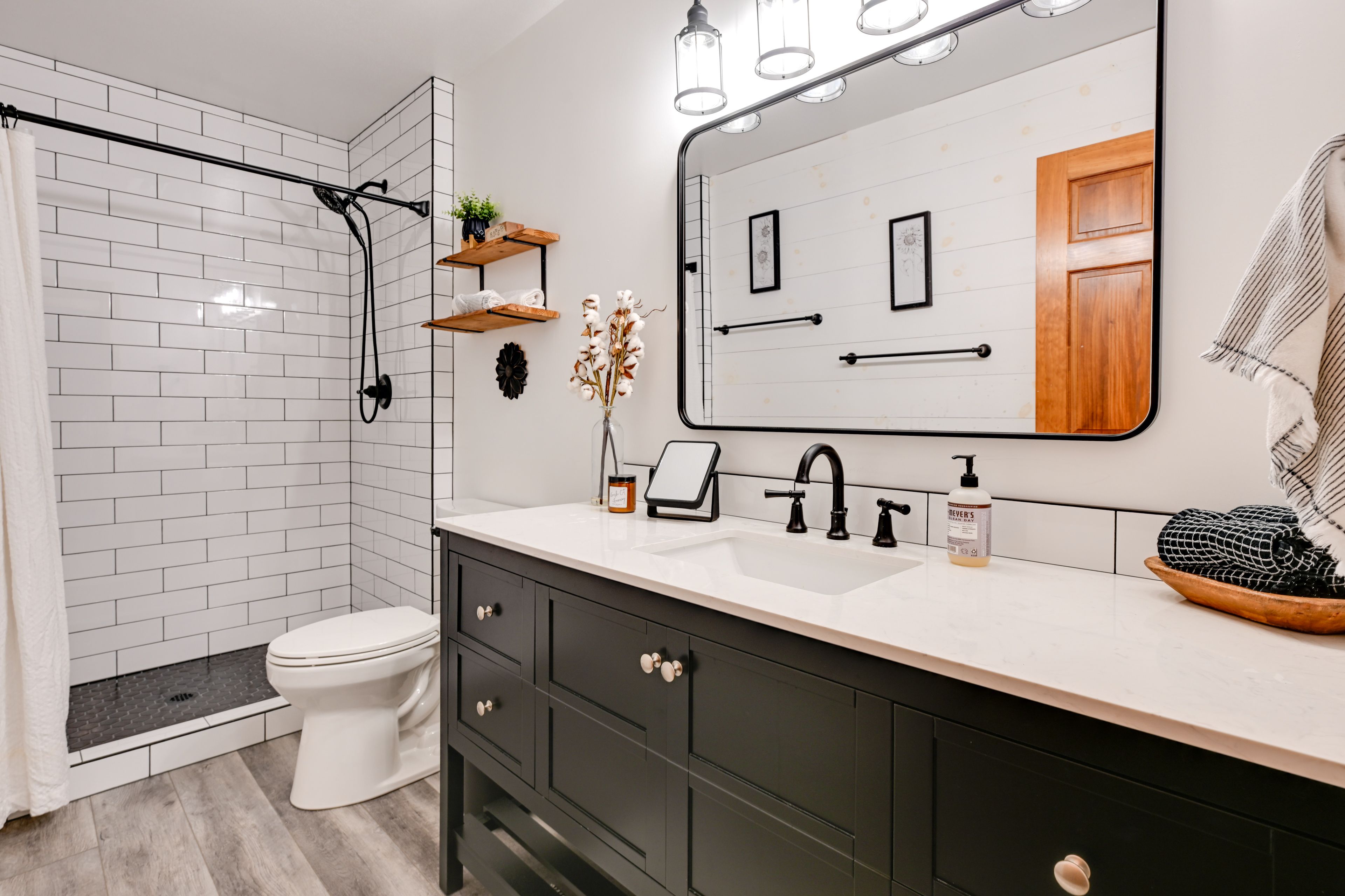Bathroom | Main Level