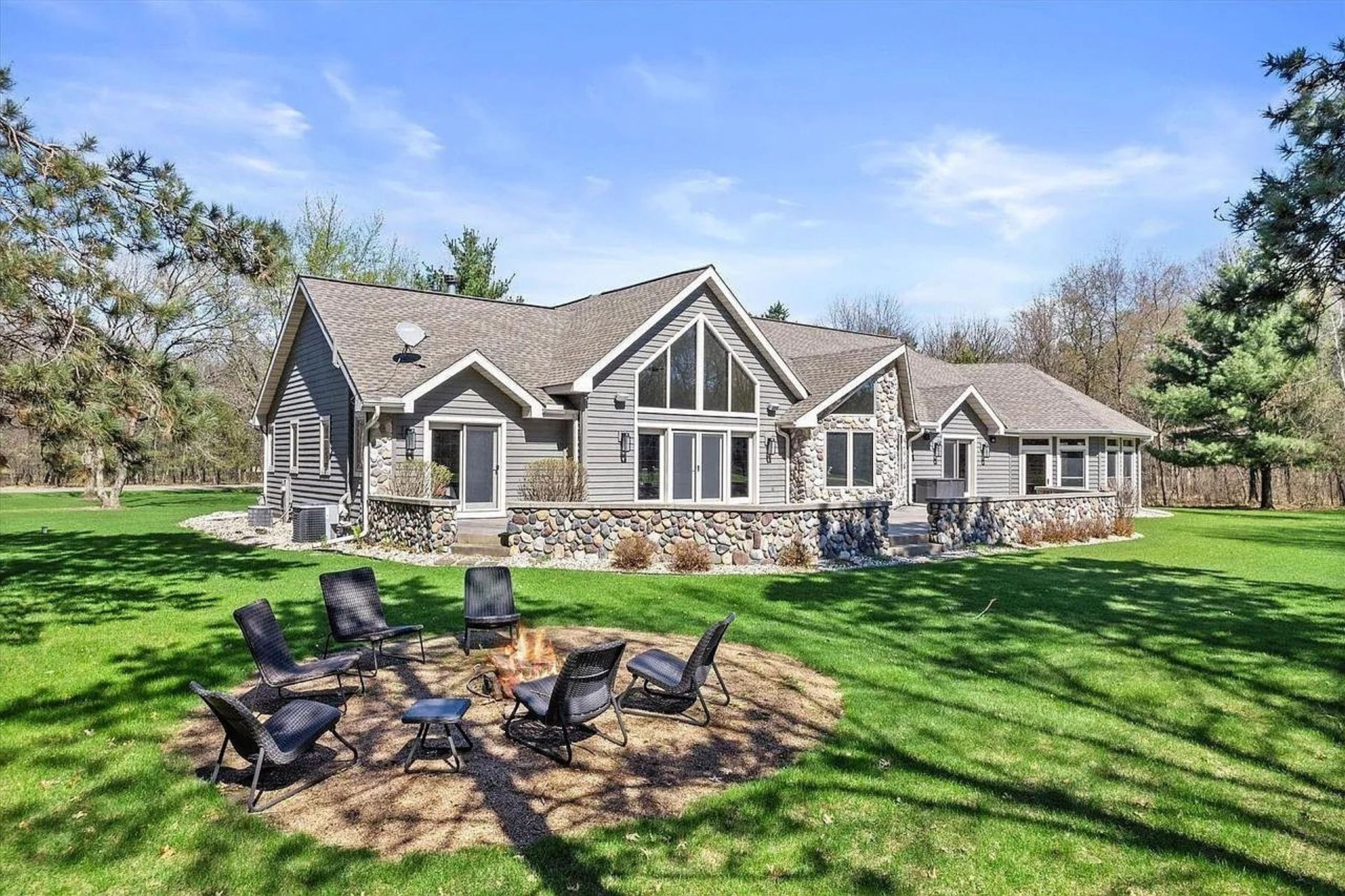 Nekoosa Vacation Rental | 5BR | 3.5BA | 4,028 Sq Ft
