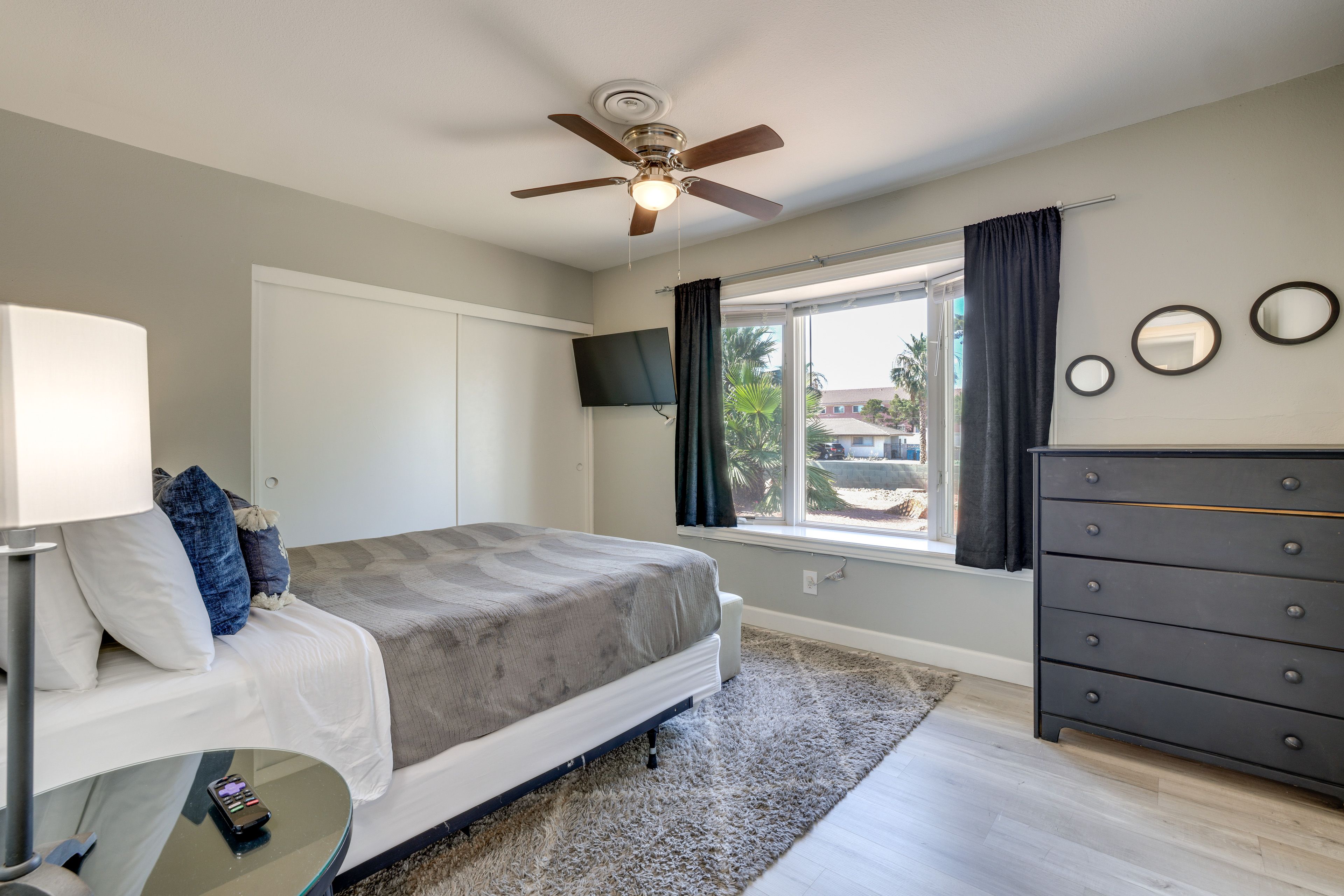 Bedroom 2 | Queen Bed