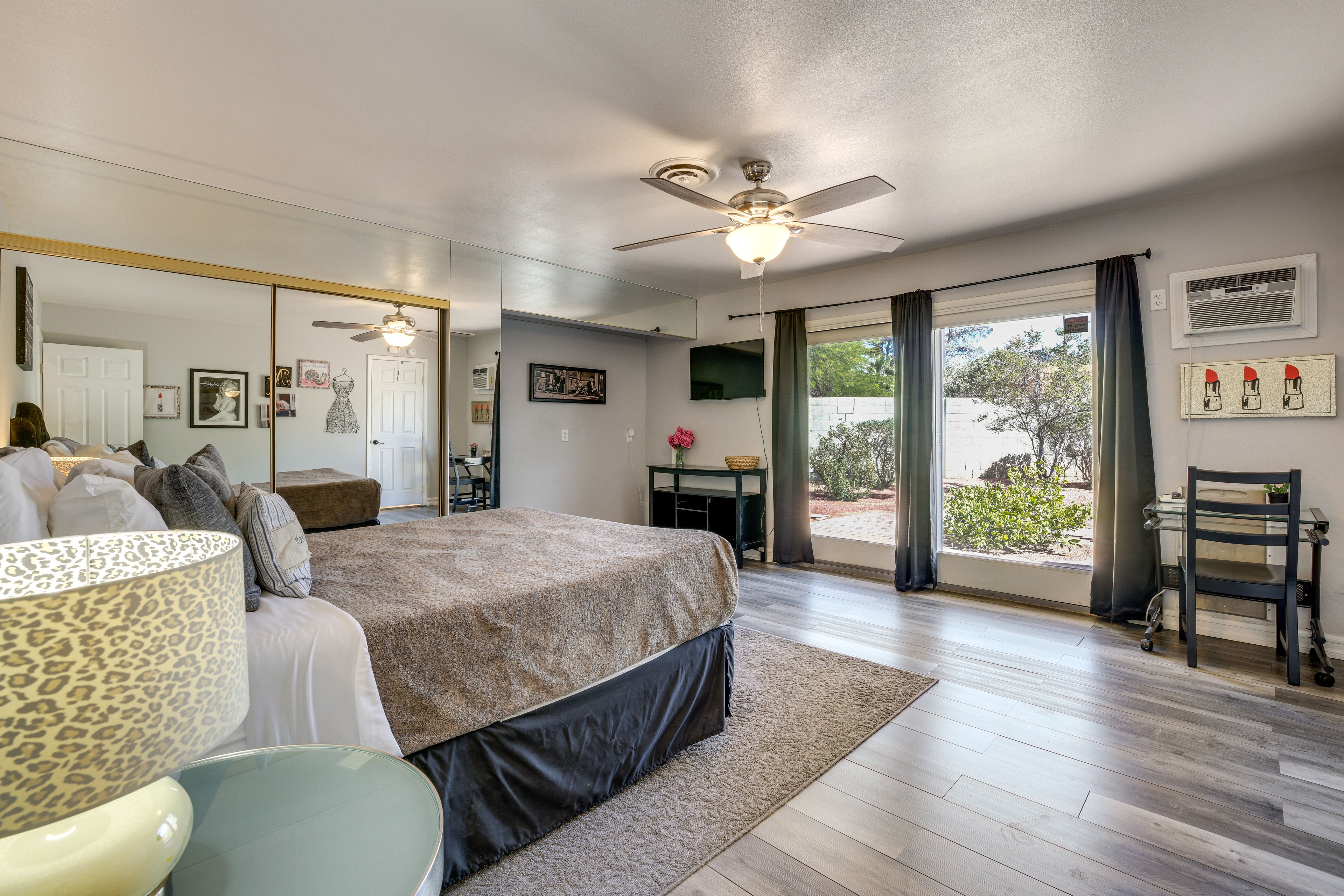 Bedroom 1 | Queen Bed