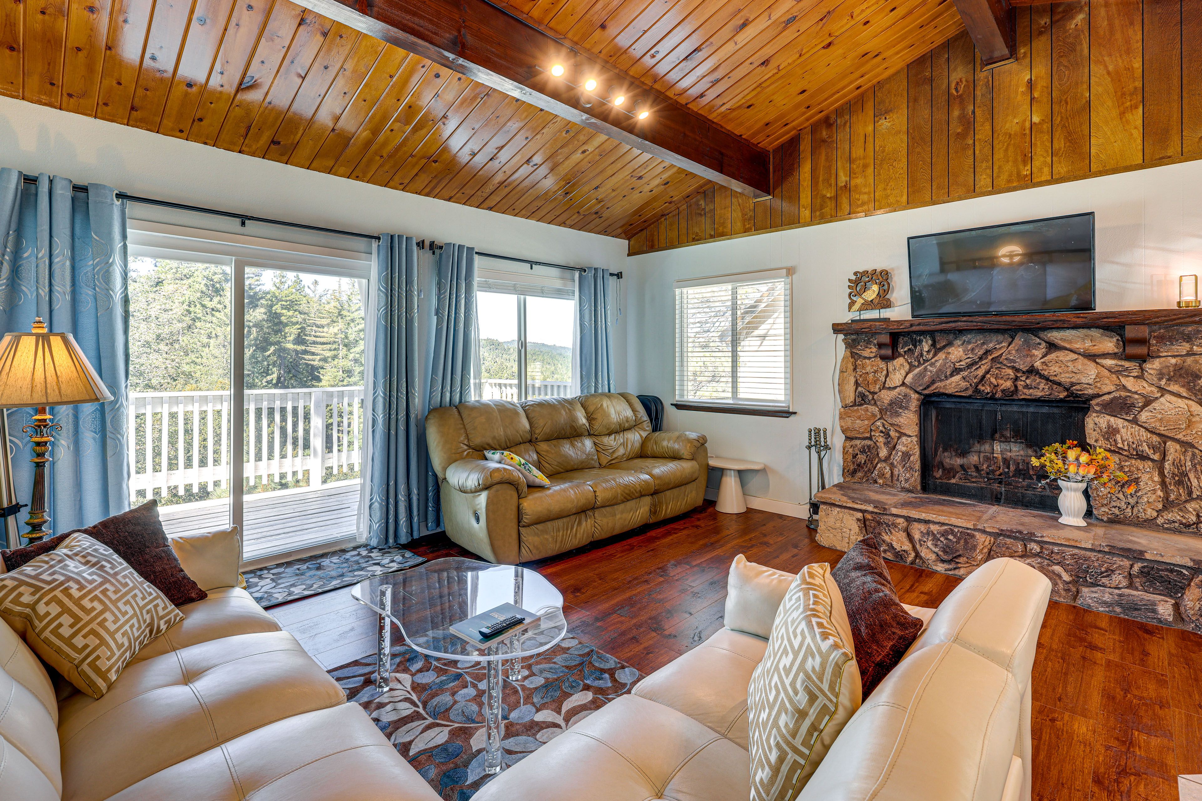 Crestline Vacation Rental | 3BR | 2BA | 1,500 Sq Ft