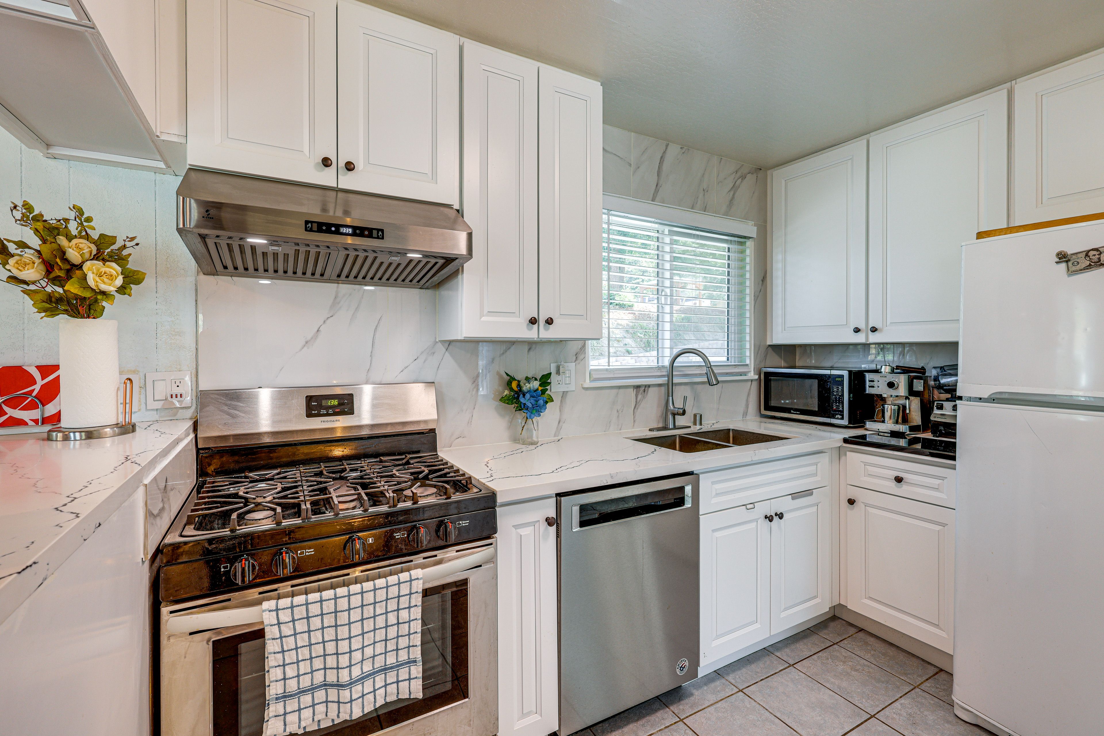 Kitchen | Main Level
