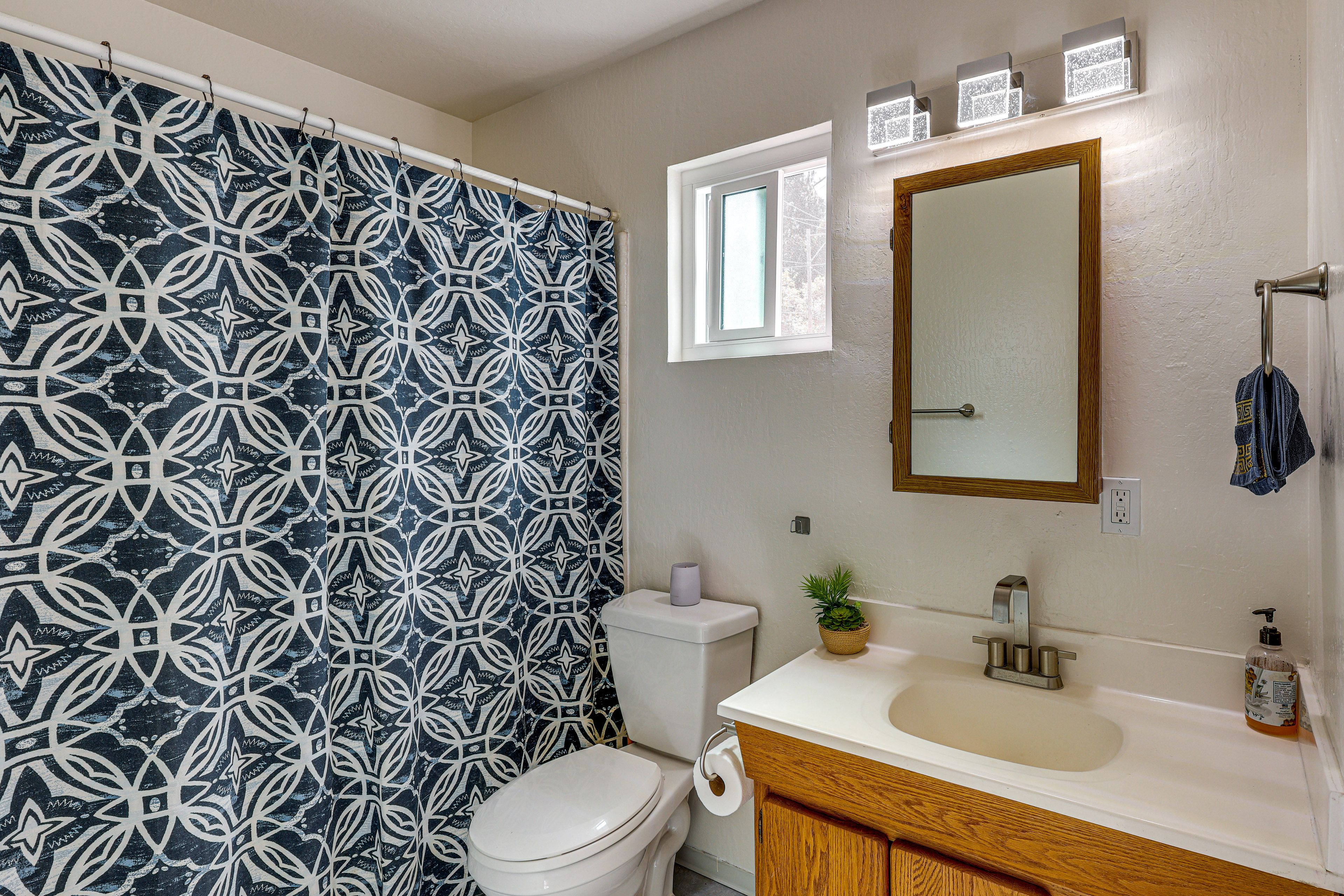 Full Bathroom | Main Level